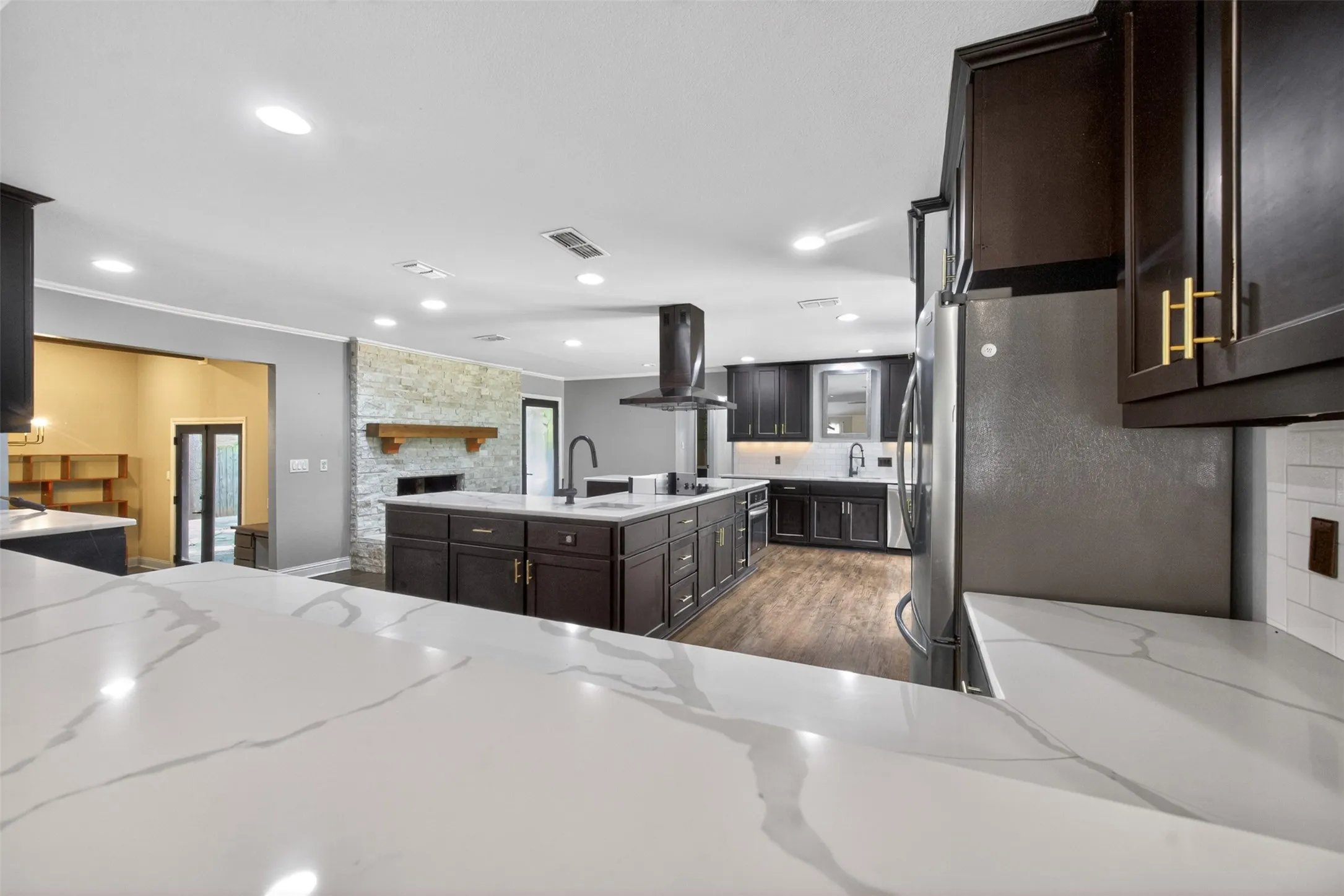 Single Family Residence For Sale in Henderson County , 902 Ward Lane, Athens, Texas 75751, 4 Bedroom, 3 Bathroom, Garage spaces, 2,844 Sqft, built in 1971, Preowned, Price $398,000, mls#21254767, Real Estate Agent in Athens, Homes For Sale in Henderson county, Homes For Sale in Athens, Realtor in Athens Texas, Real Estate Brokerage Independent Realty Texas, Luminita Cordes Realtor