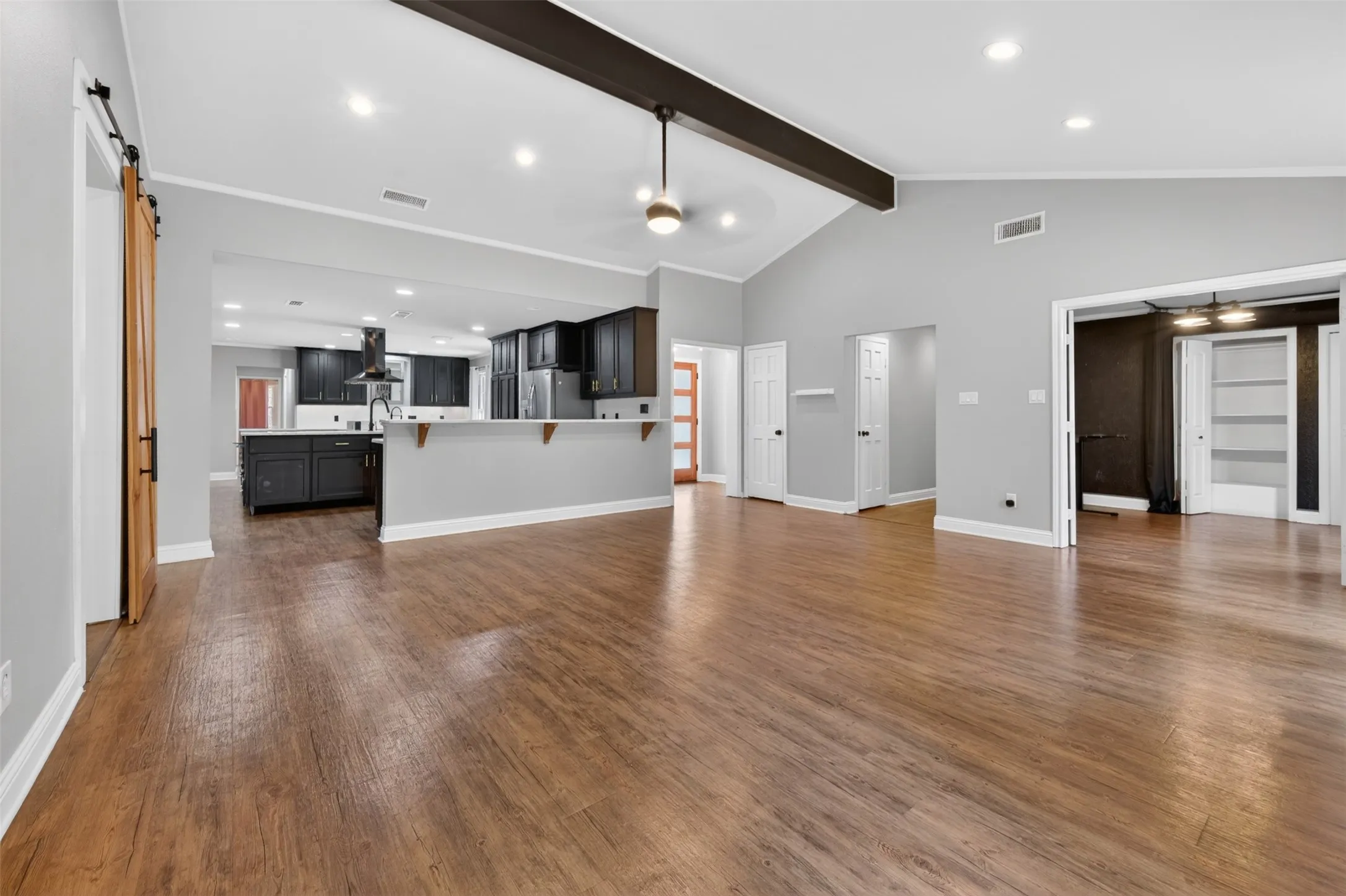 Single Family Residence For Sale in Henderson County , 902 Ward Lane, Athens, Texas 75751, 4 Bedroom, 3 Bathroom, Garage spaces, 2,844 Sqft, built in 1971, Preowned, Price $398,000, mls#21254767, Real Estate Agent in Athens, Homes For Sale in Henderson county, Homes For Sale in Athens, Realtor in Athens Texas, Real Estate Brokerage Independent Realty Texas, Luminita Cordes Realtor