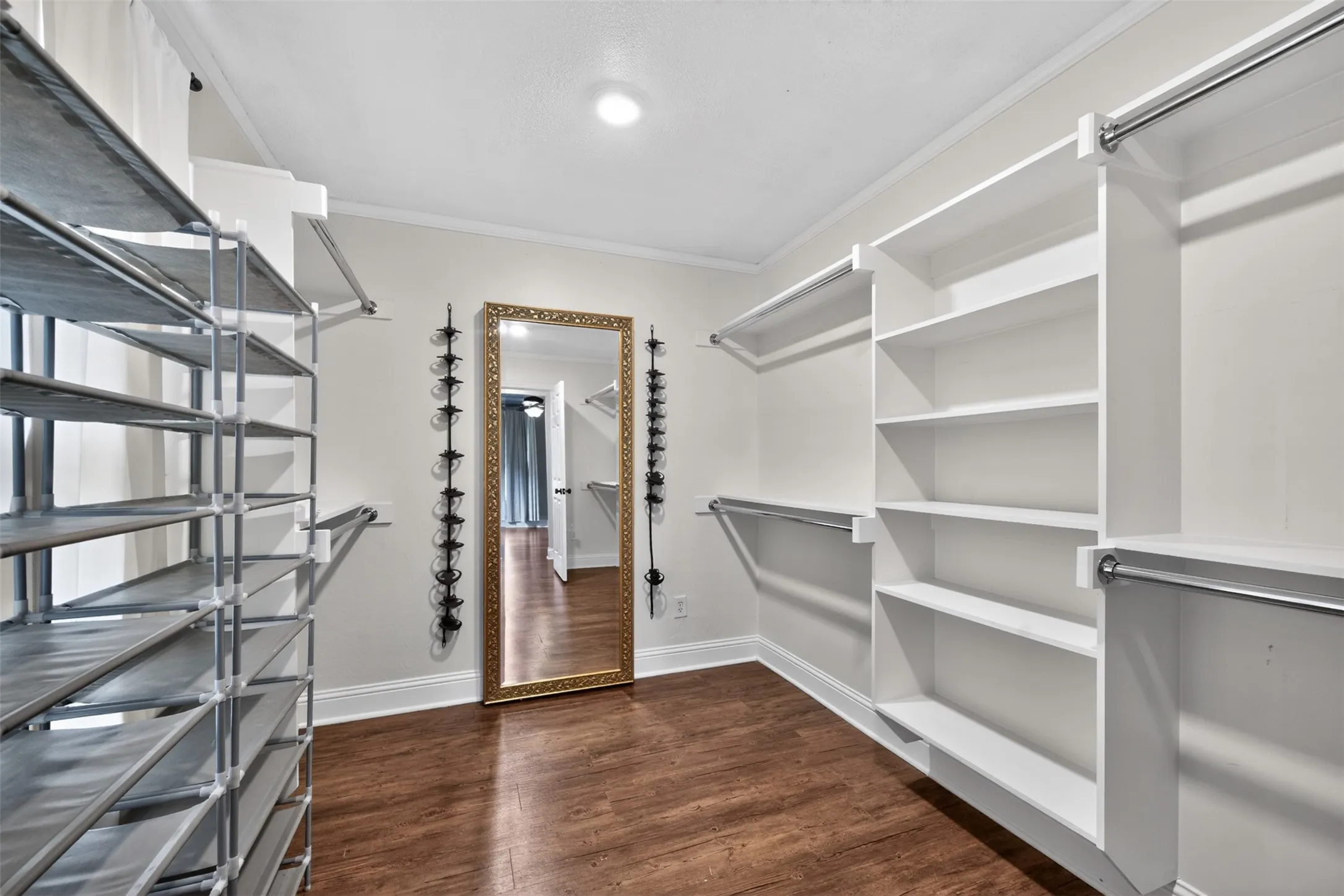 Single Family Residence For Sale in Henderson County , 902 Ward Lane, Athens, Texas 75751, 4 Bedroom, 3 Bathroom, Garage spaces, 2,844 Sqft, built in 1971, Preowned, Price $398,000, mls#21254767, Real Estate Agent in Athens, Homes For Sale in Henderson county, Homes For Sale in Athens, Realtor in Athens Texas, Real Estate Brokerage Independent Realty Texas, Luminita Cordes Realtor