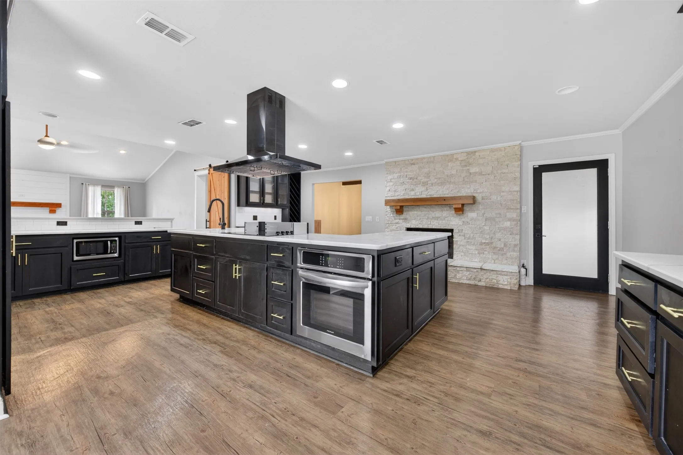 Single Family Residence For Sale in Henderson County , 902 Ward Lane, Athens, Texas 75751, 4 Bedroom, 3 Bathroom, Garage spaces, 2,844 Sqft, built in 1971, Preowned, Price $398,000, mls#21254767, Real Estate Agent in Athens, Homes For Sale in Henderson county, Homes For Sale in Athens, Realtor in Athens Texas, Real Estate Brokerage Independent Realty Texas, Luminita Cordes Realtor