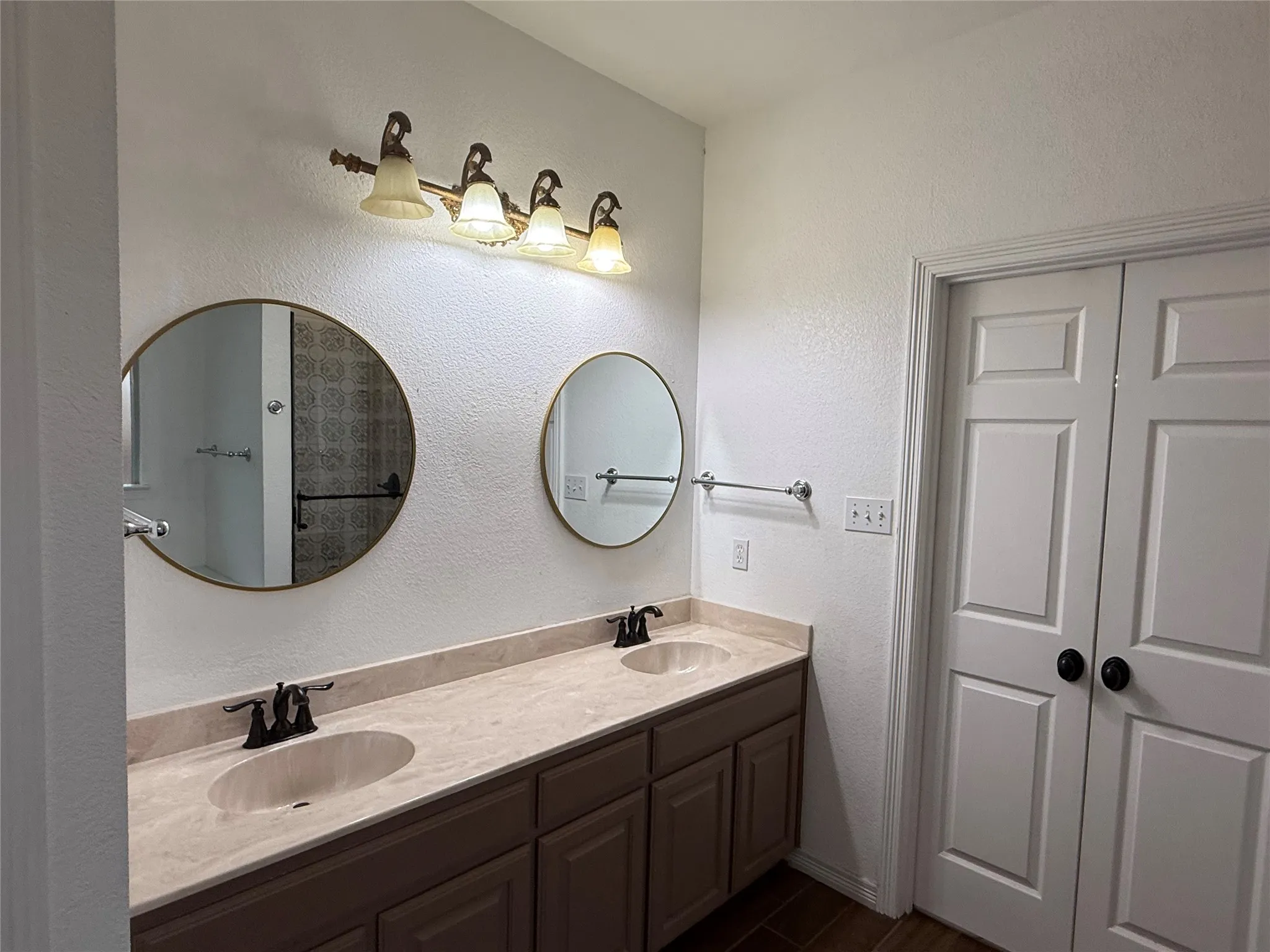 Single Family Residence For Sale in Parker County , 2234 Summer Brook Drive, Weatherford, Texas 76087, 3 Bedrooms, 2 Bathrooms, 2 Garage spaces, 2,017 Sqft, built in 2003, Preowned, Price $399,999, mls#21174921, Real Estate Agent in Weatherford, Homes For Sale in Parker county, Homes For Sale in Weatherford, Realtor in Weatherford Texas, Real Estate Brokerage Independent Realty Texas, Luminita Cordes Realtor