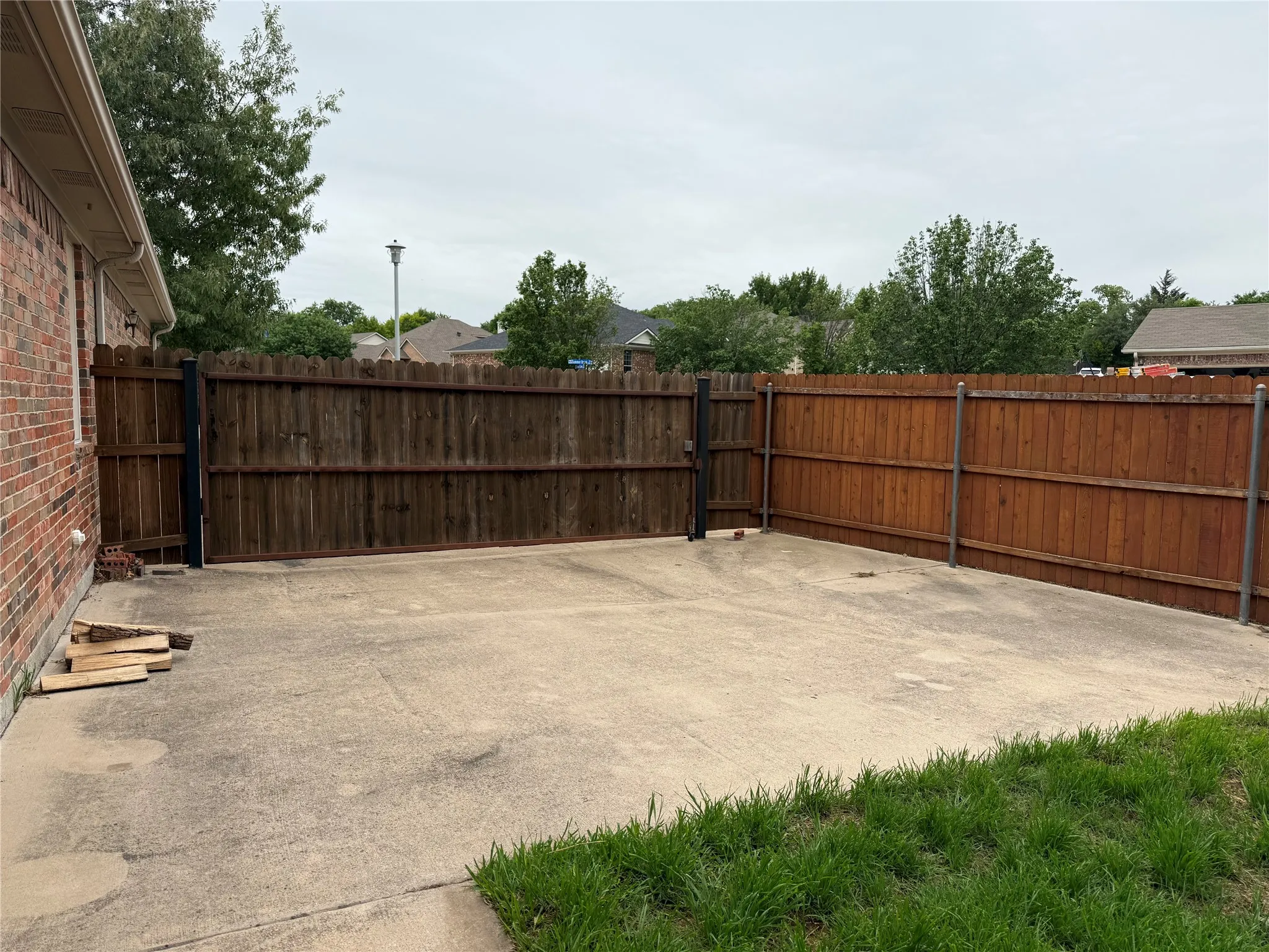 Single Family Residence For Sale in Parker County , 2234 Summer Brook Drive, Weatherford, Texas 76087, 3 Bedrooms, 2 Bathrooms, 2 Garage spaces, 2,017 Sqft, built in 2003, Preowned, Price $399,999, mls#21174921, Real Estate Agent in Weatherford, Homes For Sale in Parker county, Homes For Sale in Weatherford, Realtor in Weatherford Texas, Real Estate Brokerage Independent Realty Texas, Luminita Cordes Realtor