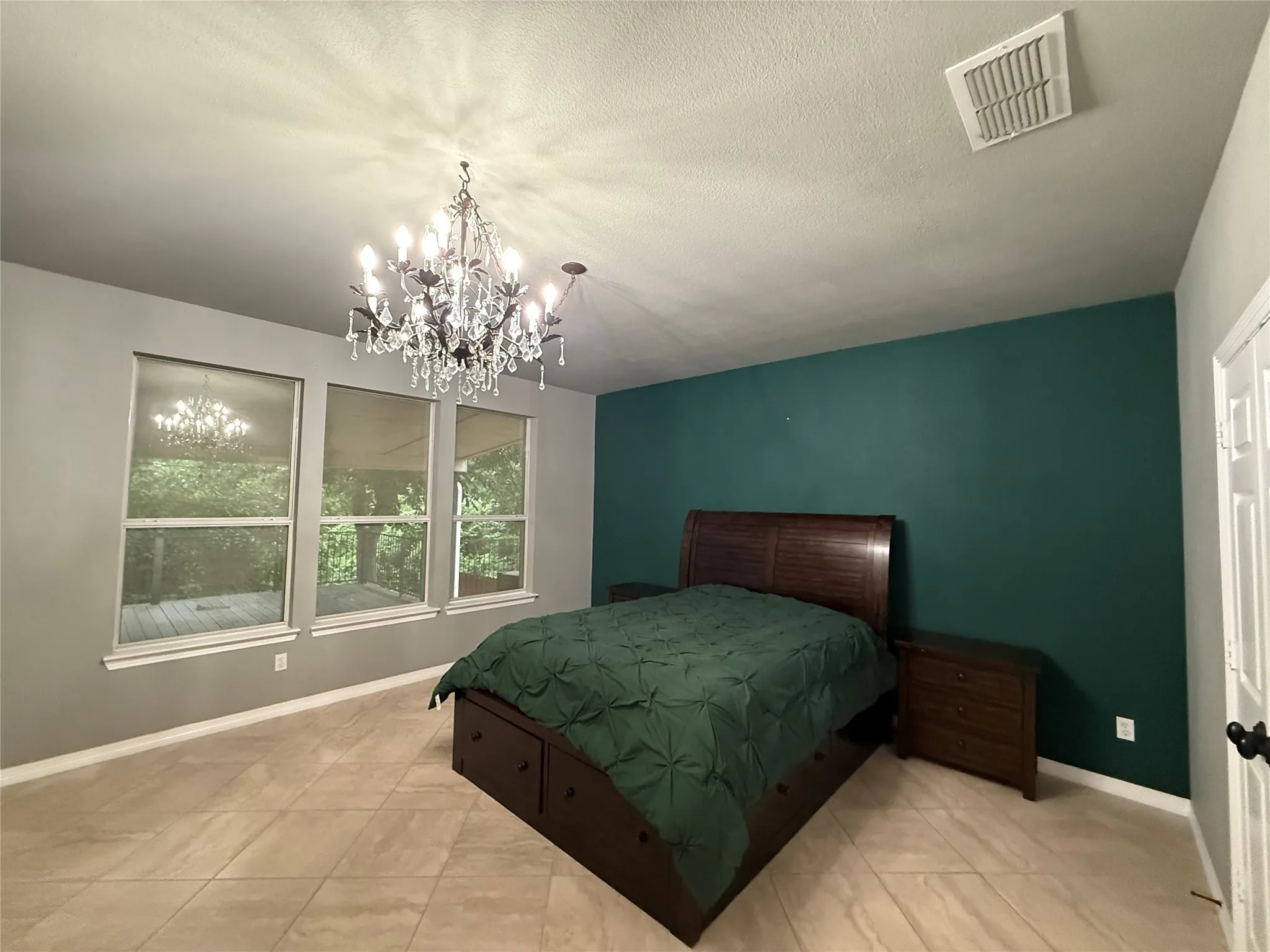 Single Family Residence For Sale in Parker County , 2234 Summer Brook Drive, Weatherford, Texas 76087, 3 Bedrooms, 2 Bathrooms, 2 Garage spaces, 2,017 Sqft, built in 2003, Preowned, Price $399,999, mls#21174921, Real Estate Agent in Weatherford, Homes For Sale in Parker county, Homes For Sale in Weatherford, Realtor in Weatherford Texas, Real Estate Brokerage Independent Realty Texas, Luminita Cordes Realtor