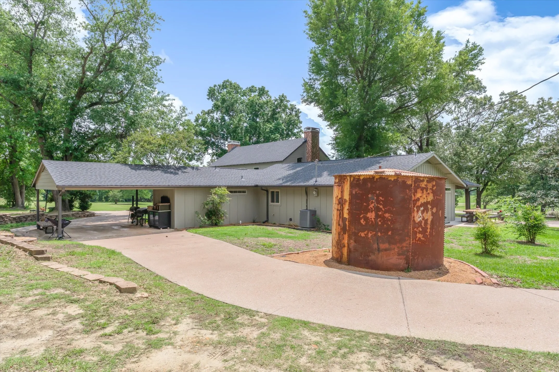 Single Family Residence For Sale in Van Zandt County , 2489 FM 2909, Canton, Texas 75103, 3 Bedroom, 3 Bathroom, Garage spaces, 2,830 Sqft, built in 1975, Preowned, mls#21254733, Real Estate Agent in Canton, Homes For Sale in Van Zandt county, Homes For Sale in Canton, Realtor in Canton Texas, Real Estate Brokerage Independent Realty Texas, Luminita Cordes Realtor
