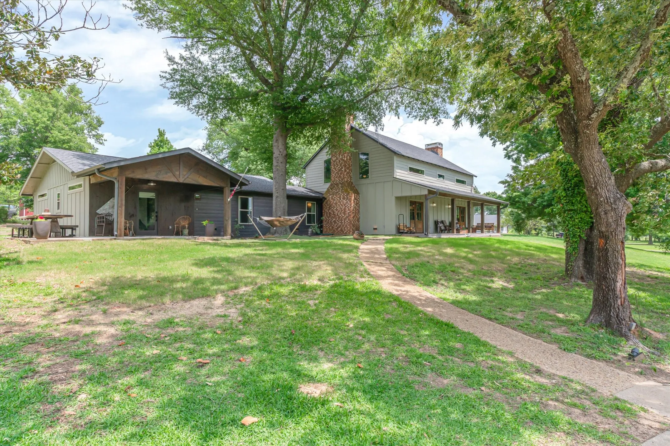 Single Family Residence For Sale in Van Zandt County , 2489 FM 2909, Canton, Texas 75103, 3 Bedroom, 3 Bathroom, Garage spaces, 2,830 Sqft, built in 1975, Preowned, mls#21254733, Real Estate Agent in Canton, Homes For Sale in Van Zandt county, Homes For Sale in Canton, Realtor in Canton Texas, Real Estate Brokerage Independent Realty Texas, Luminita Cordes Realtor