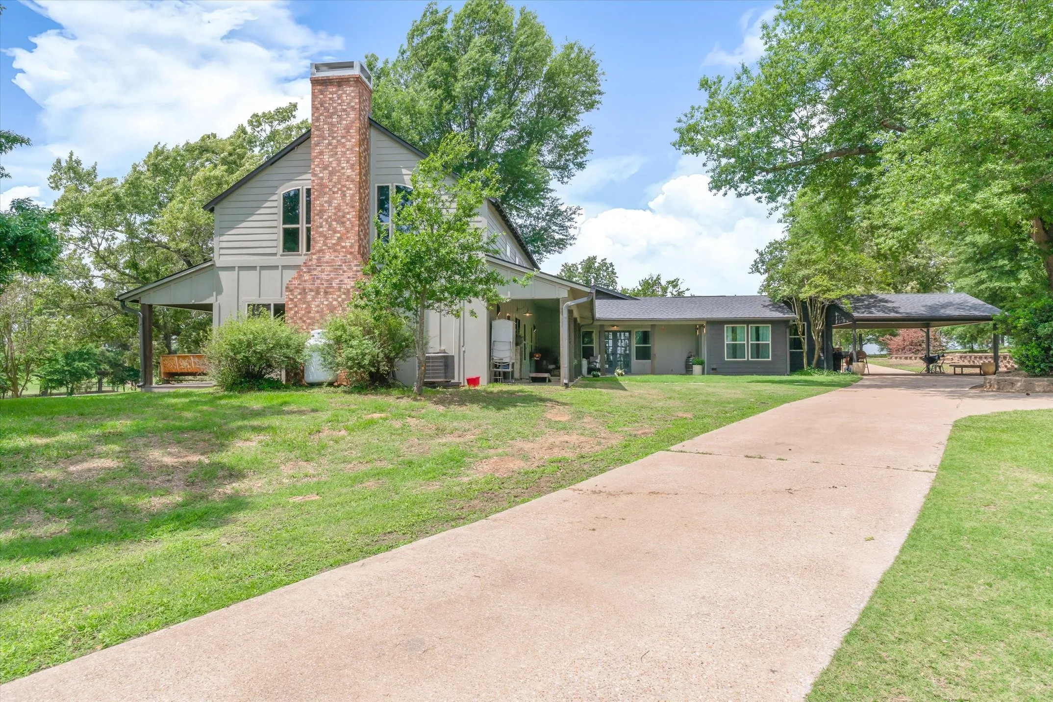 Single Family Residence For Sale in Van Zandt County , 2489 FM 2909, Canton, Texas 75103, 3 Bedroom, 3 Bathroom, Garage spaces, 2,830 Sqft, built in 1975, Preowned, mls#21254733, Real Estate Agent in Canton, Homes For Sale in Van Zandt county, Homes For Sale in Canton, Realtor in Canton Texas, Real Estate Brokerage Independent Realty Texas, Luminita Cordes Realtor