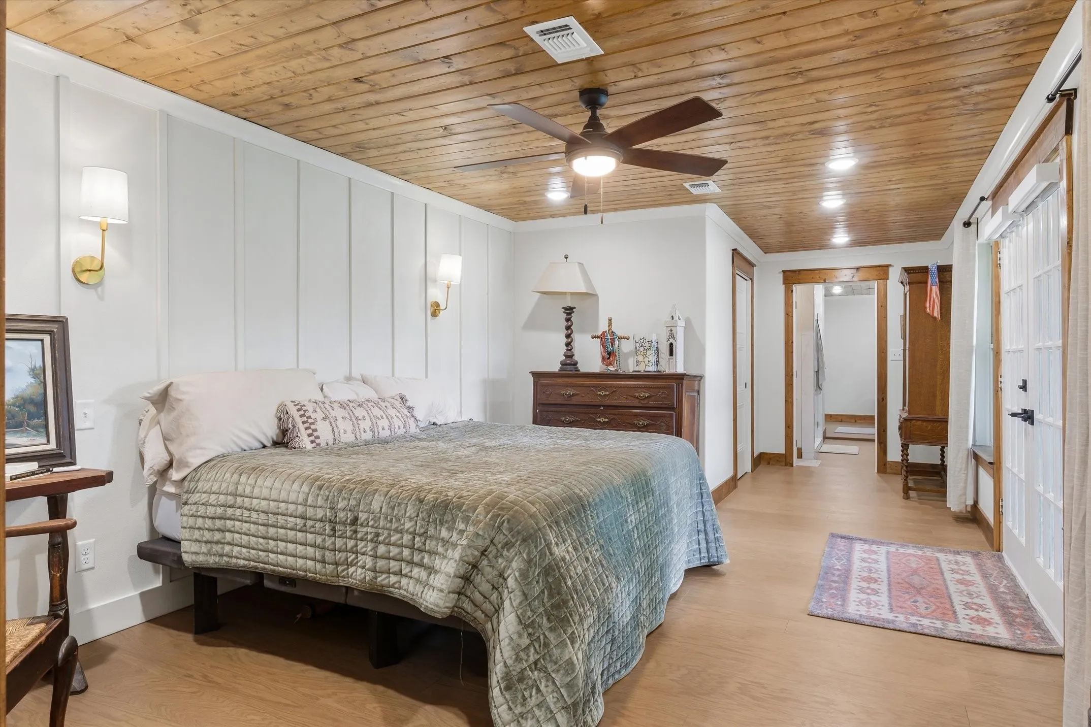 Single Family Residence For Sale in Van Zandt County , 2489 FM 2909, Canton, Texas 75103, 3 Bedroom, 3 Bathroom, Garage spaces, 2,830 Sqft, built in 1975, Preowned, mls#21254733, Real Estate Agent in Canton, Homes For Sale in Van Zandt county, Homes For Sale in Canton, Realtor in Canton Texas, Real Estate Brokerage Independent Realty Texas, Luminita Cordes Realtor