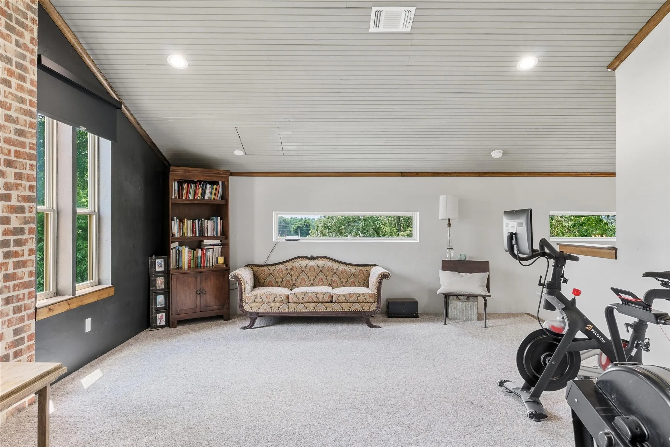 Single Family Residence For Sale in Van Zandt County , 2489 FM 2909, Canton, Texas 75103, 3 Bedroom, 3 Bathroom, Garage spaces, 2,830 Sqft, built in 1975, Preowned, mls#21254733, Real Estate Agent in Canton, Homes For Sale in Van Zandt county, Homes For Sale in Canton, Realtor in Canton Texas, Real Estate Brokerage Independent Realty Texas, Luminita Cordes Realtor