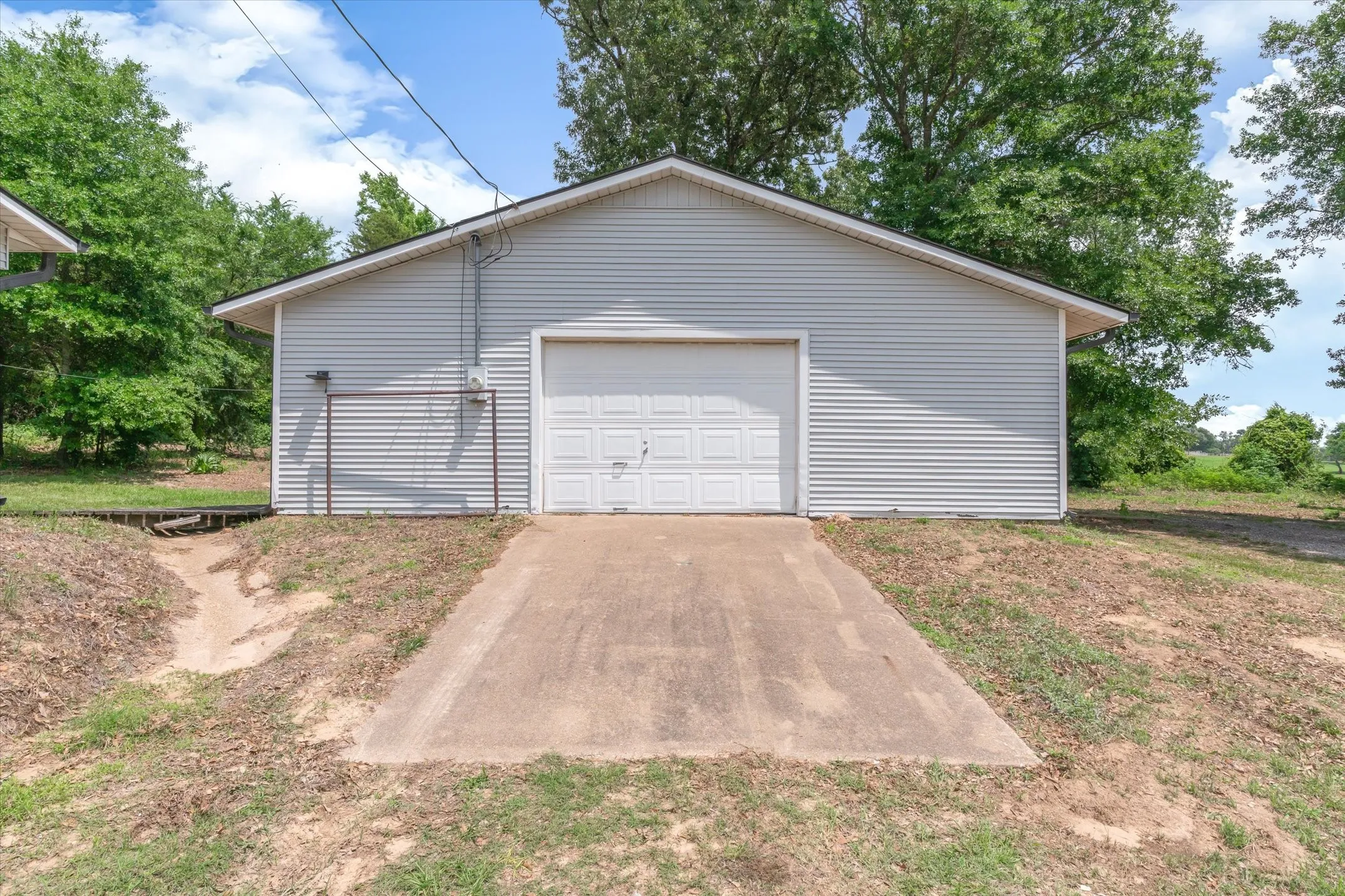 Single Family Residence For Sale in Van Zandt County , 2489 FM 2909, Canton, Texas 75103, 3 Bedroom, 3 Bathroom, Garage spaces, 2,830 Sqft, built in 1975, Preowned, mls#21254733, Real Estate Agent in Canton, Homes For Sale in Van Zandt county, Homes For Sale in Canton, Realtor in Canton Texas, Real Estate Brokerage Independent Realty Texas, Luminita Cordes Realtor