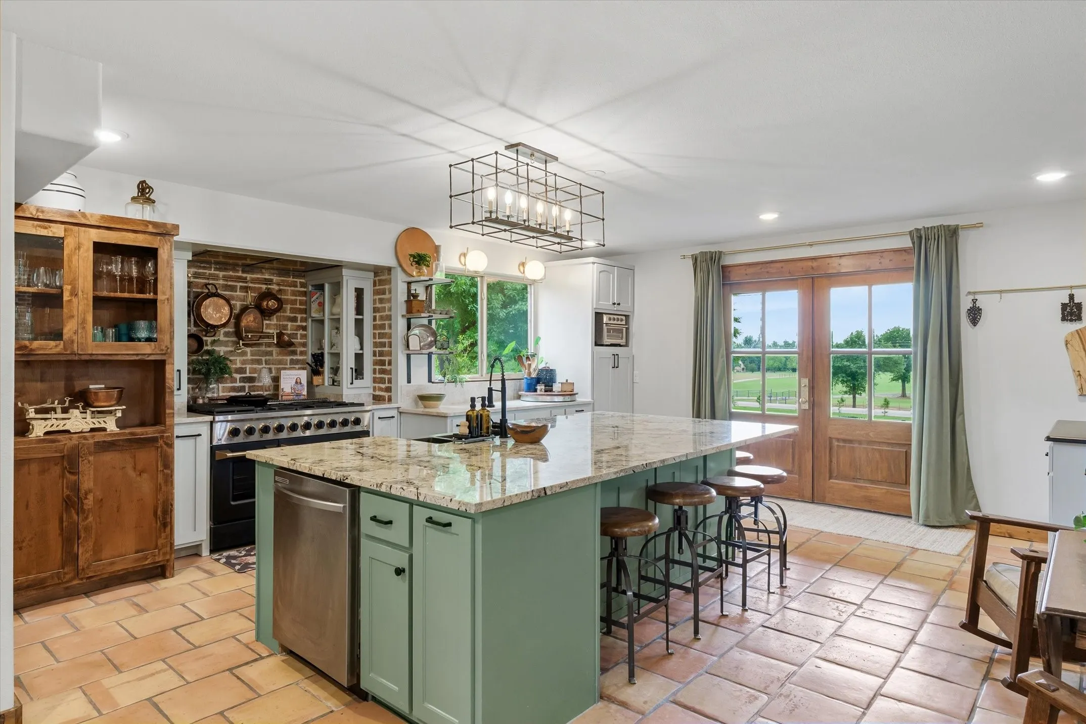 Single Family Residence For Sale in Van Zandt County , 2489 FM 2909, Canton, Texas 75103, 3 Bedroom, 3 Bathroom, Garage spaces, 2,830 Sqft, built in 1975, Preowned, mls#21254733, Real Estate Agent in Canton, Homes For Sale in Van Zandt county, Homes For Sale in Canton, Realtor in Canton Texas, Real Estate Brokerage Independent Realty Texas, Luminita Cordes Realtor