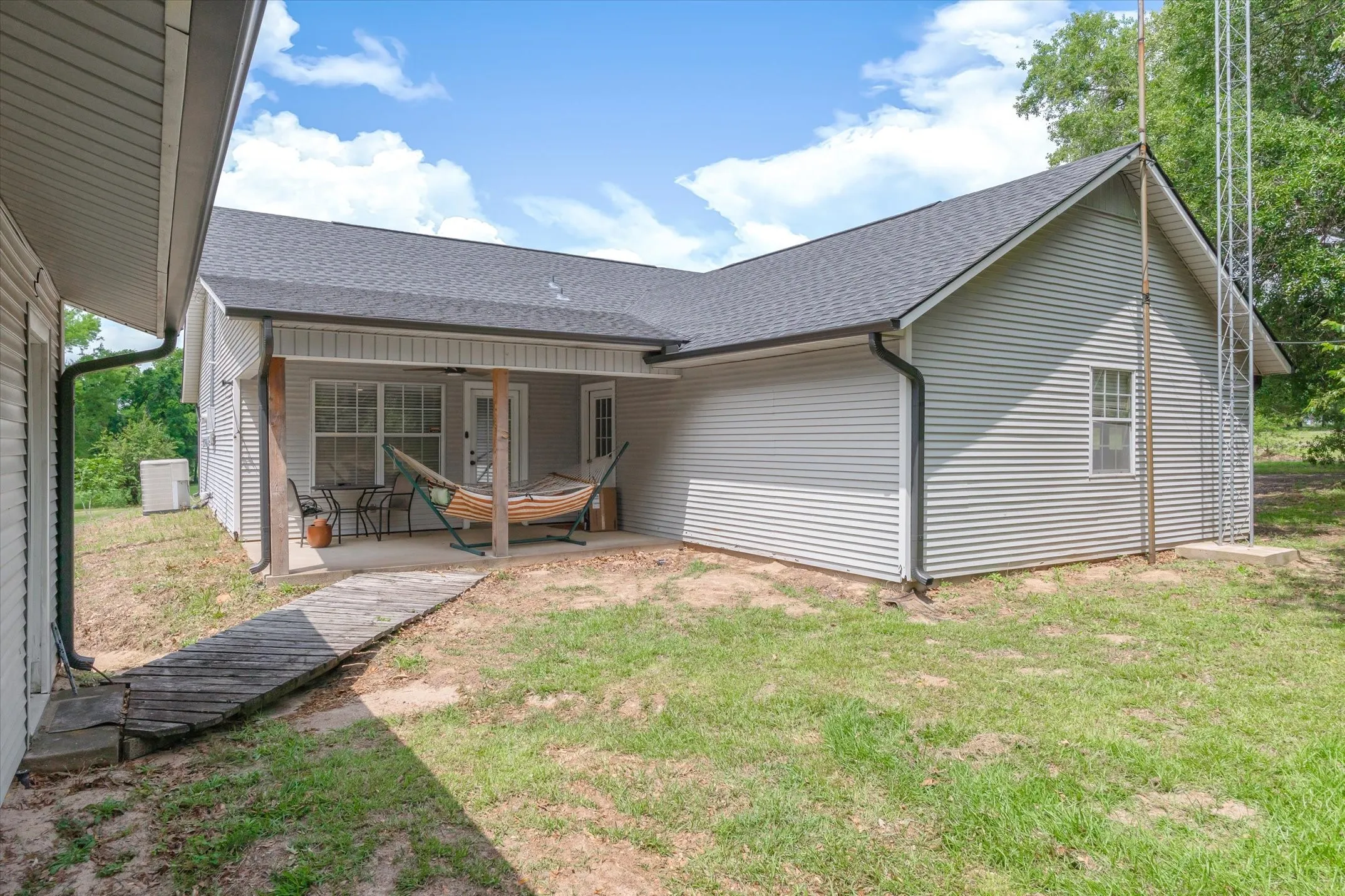 Single Family Residence For Sale in Van Zandt County , 2489 FM 2909, Canton, Texas 75103, 3 Bedroom, 3 Bathroom, Garage spaces, 2,830 Sqft, built in 1975, Preowned, mls#21254733, Real Estate Agent in Canton, Homes For Sale in Van Zandt county, Homes For Sale in Canton, Realtor in Canton Texas, Real Estate Brokerage Independent Realty Texas, Luminita Cordes Realtor