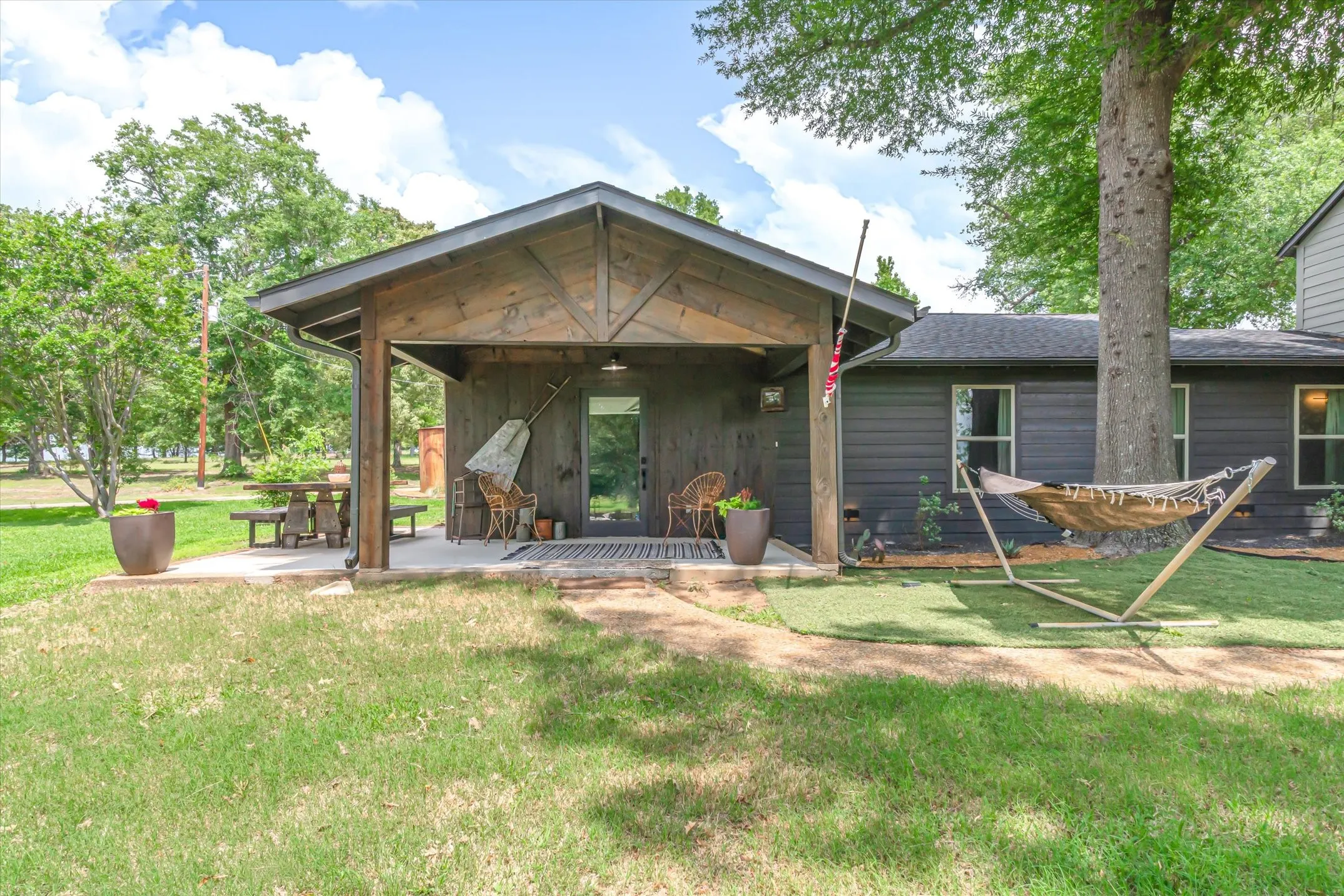 Single Family Residence For Sale in Van Zandt County , 2489 FM 2909, Canton, Texas 75103, 3 Bedroom, 3 Bathroom, Garage spaces, 2,830 Sqft, built in 1975, Preowned, mls#21254733, Real Estate Agent in Canton, Homes For Sale in Van Zandt county, Homes For Sale in Canton, Realtor in Canton Texas, Real Estate Brokerage Independent Realty Texas, Luminita Cordes Realtor