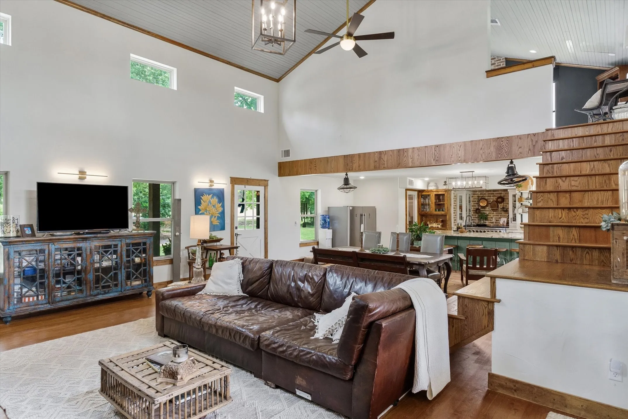 Single Family Residence For Sale in Van Zandt County , 2489 FM 2909, Canton, Texas 75103, 3 Bedroom, 3 Bathroom, Garage spaces, 2,830 Sqft, built in 1975, Preowned, mls#21254733, Real Estate Agent in Canton, Homes For Sale in Van Zandt county, Homes For Sale in Canton, Realtor in Canton Texas, Real Estate Brokerage Independent Realty Texas, Luminita Cordes Realtor