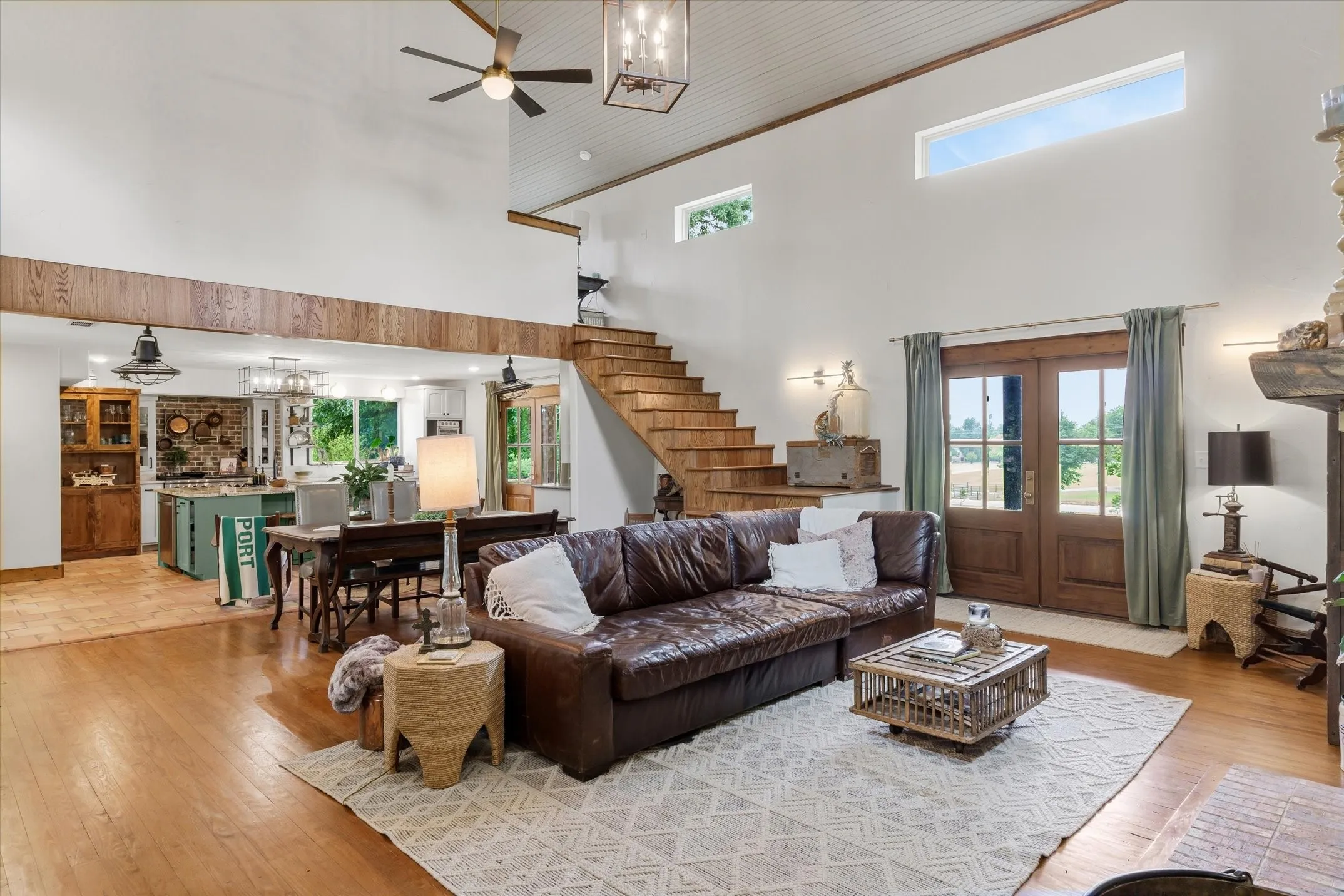 Single Family Residence For Sale in Van Zandt County , 2489 FM 2909, Canton, Texas 75103, 3 Bedroom, 3 Bathroom, Garage spaces, 2,830 Sqft, built in 1975, Preowned, mls#21254733, Real Estate Agent in Canton, Homes For Sale in Van Zandt county, Homes For Sale in Canton, Realtor in Canton Texas, Real Estate Brokerage Independent Realty Texas, Luminita Cordes Realtor