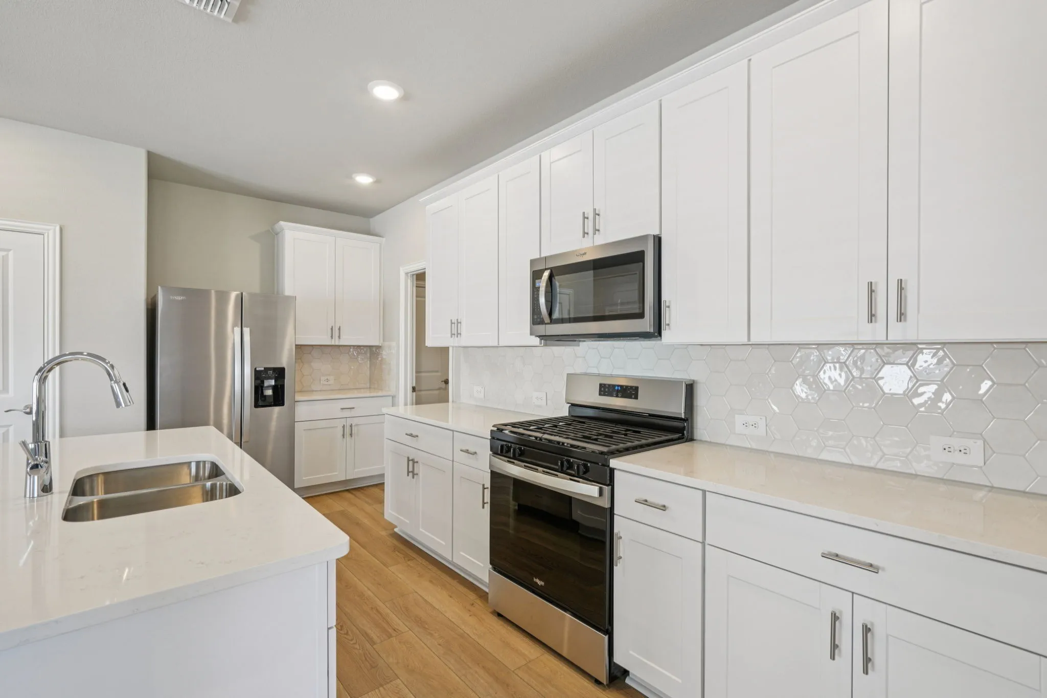  Photo is not of the actual home, but is an inspirational photo of builder’s model home and may depict options, furnishings, and/or decorator features that are not included.

