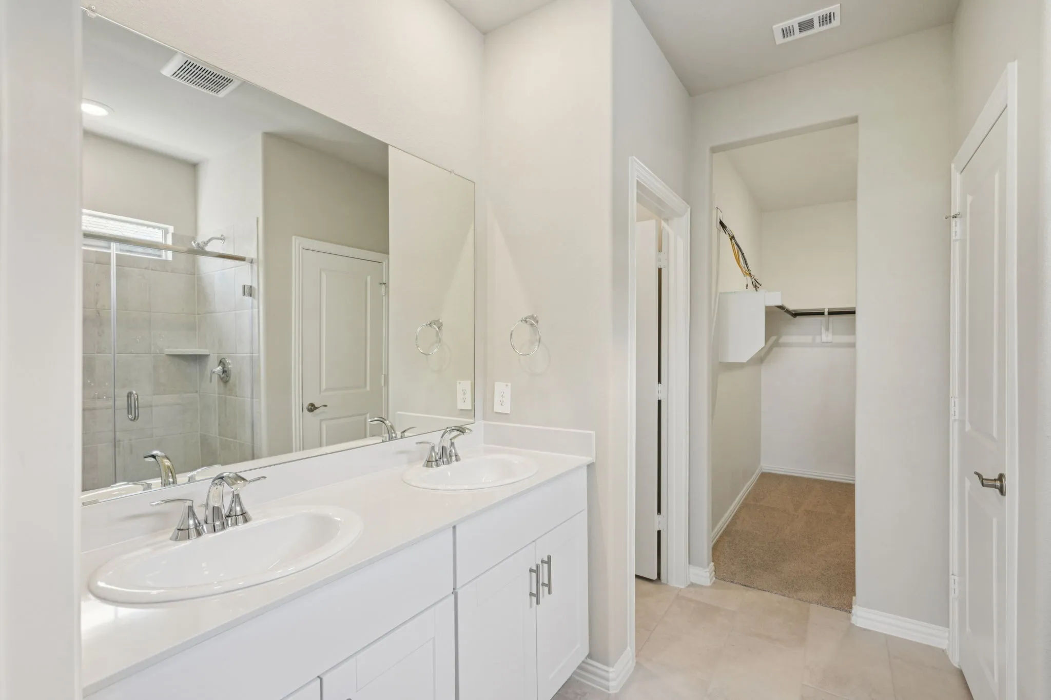  Photo is not of the actual home, but is an inspirational photo of builder’s model home and may depict options, furnishings, and/or decorator features that are not included.
