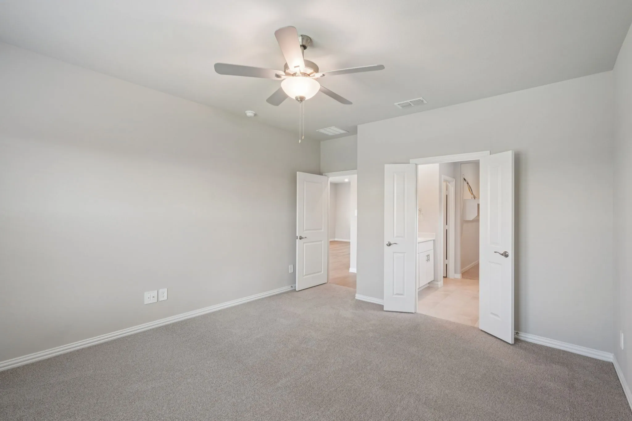  Photo is not of the actual home, but is an inspirational photo of builder’s model home and may depict options, furnishings, and/or decorator features that are not included.
