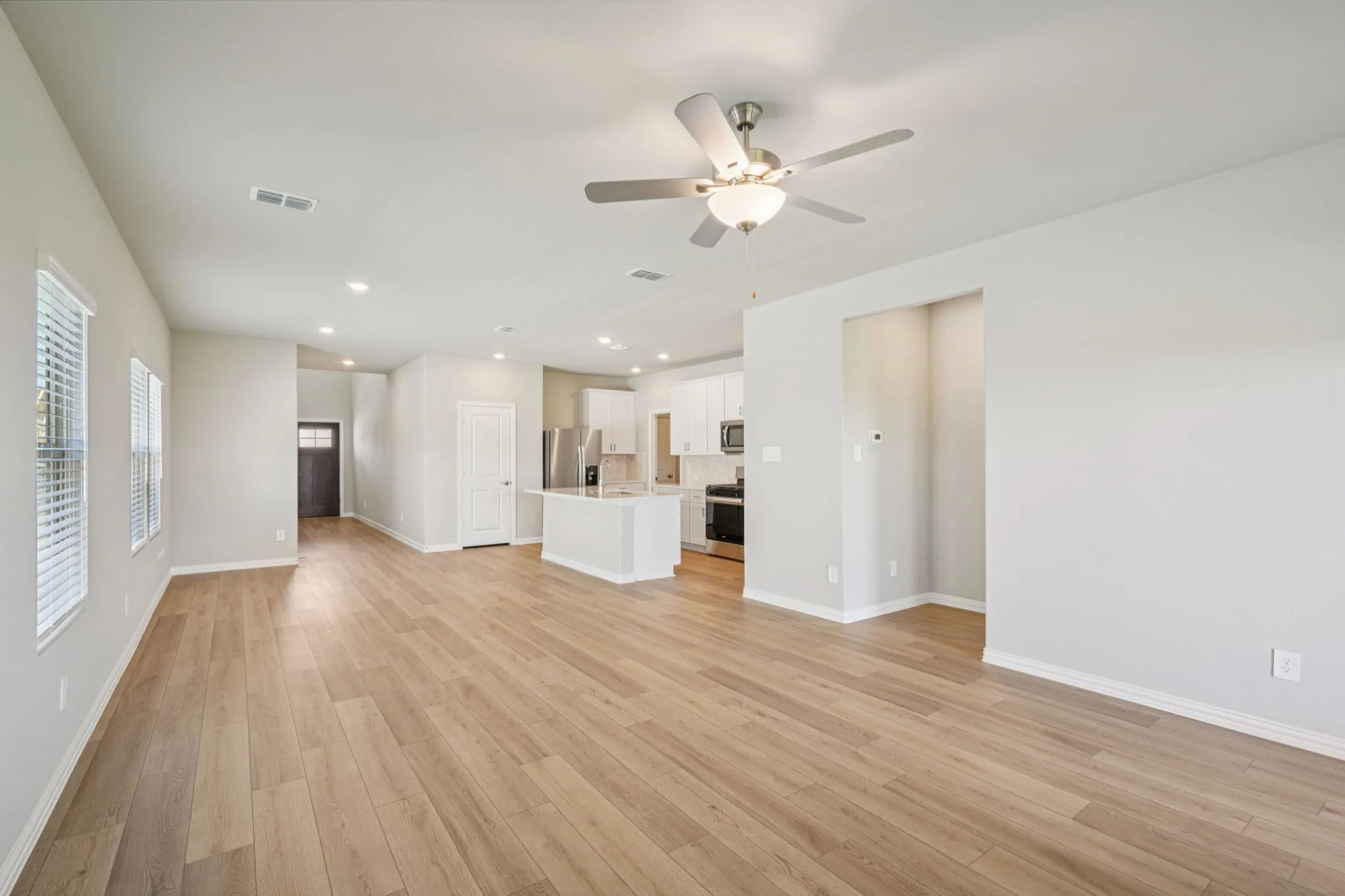  Photo is not of the actual home, but is an inspirational photo of builder’s model home and may depict options, furnishings, and/or decorator features that are not included.
