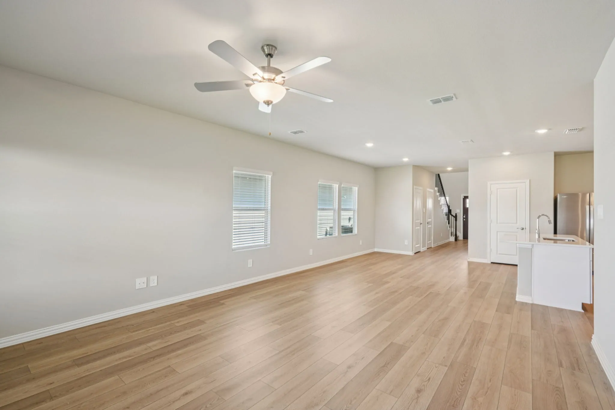  Photo is not of the actual home, but is an inspirational photo of builder’s model home and may depict options, furnishings, and/or decorator features that are not included.

