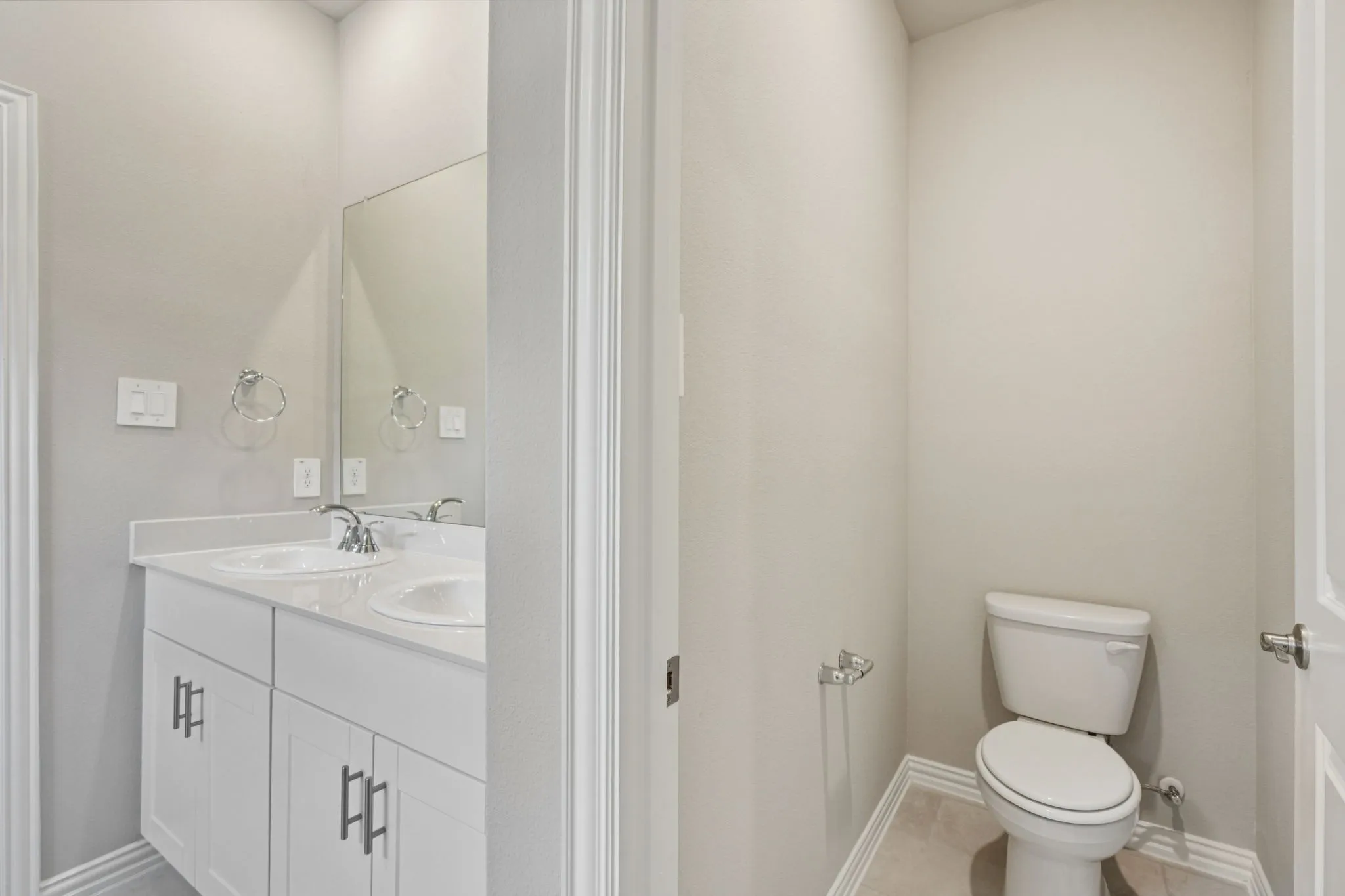  Photo is not of the actual home, but is an inspirational photo of builder’s model home and may depict options, furnishings, and/or decorator features that are not included.
