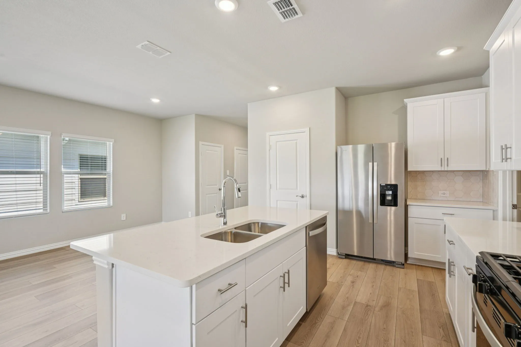 Photo is not of the actual home, but is an inspirational photo of builder’s model home and may depict options, furnishings, and/or decorator features that are not included.
