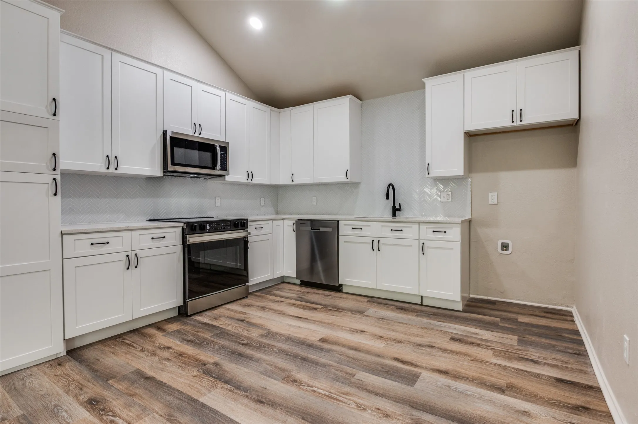 Single Family Residence For Sale in Tarrant County , 7164 Fire Hill Drive, Fort Worth, Texas 76137, 3 Bedroom, 2 Bathroom, 2 Garage spaces, 1,095 Sqft, built in 1985, mls#21254254, Real Estate Agent in Fort Worth, Homes For Sale in Tarrant county, Homes For Sale in Fort Worth, Realtor in Fort Worth Texas, Real Estate Brokerage Independent Realty Texas, Luminita Cordes Realtor