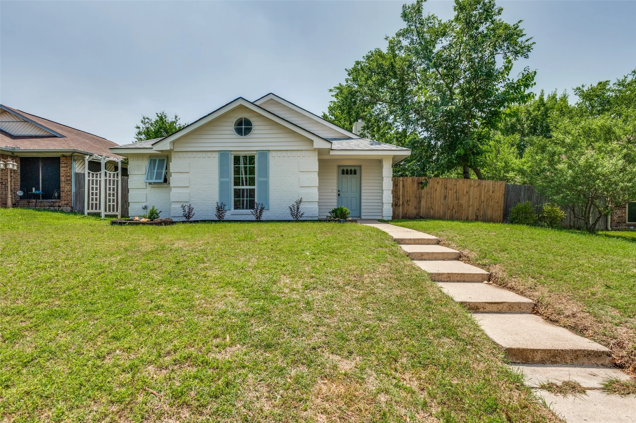Single Family Residence For Sale in Tarrant County , 7164 Fire Hill Drive, Fort Worth, Texas 76137, 3 Bedroom, 2 Bathroom, 2 Garage spaces, 1,095 Sqft, built in 1985, mls#21254254, Real Estate Agent in Fort Worth, Homes For Sale in Tarrant county, Homes For Sale in Fort Worth, Realtor in Fort Worth Texas, Real Estate Brokerage Independent Realty Texas, Luminita Cordes Realtor