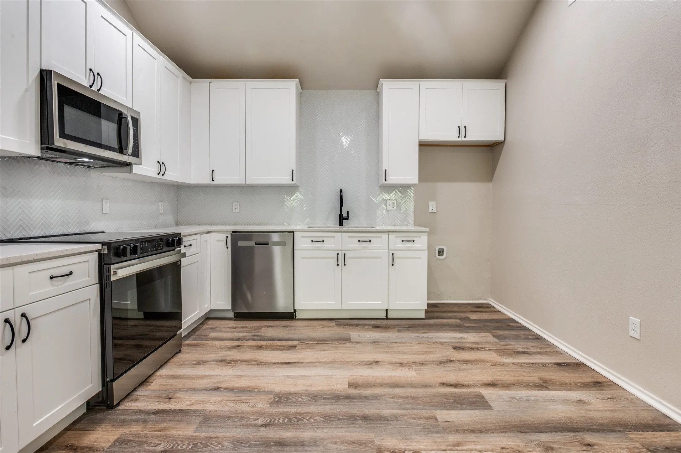 Single Family Residence For Sale in Tarrant County , 7164 Fire Hill Drive, Fort Worth, Texas 76137, 3 Bedroom, 2 Bathroom, 2 Garage spaces, 1,095 Sqft, built in 1985, mls#21254254, Real Estate Agent in Fort Worth, Homes For Sale in Tarrant county, Homes For Sale in Fort Worth, Realtor in Fort Worth Texas, Real Estate Brokerage Independent Realty Texas, Luminita Cordes Realtor