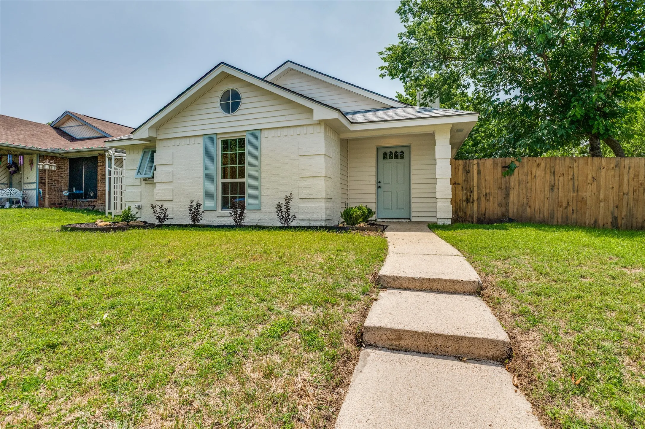 Single Family Residence For Sale in Tarrant County , 7164 Fire Hill Drive, Fort Worth, Texas 76137, 3 Bedroom, 2 Bathroom, 2 Garage spaces, 1,095 Sqft, built in 1985, mls#21254254, Real Estate Agent in Fort Worth, Homes For Sale in Tarrant county, Homes For Sale in Fort Worth, Realtor in Fort Worth Texas, Real Estate Brokerage Independent Realty Texas, Luminita Cordes Realtor