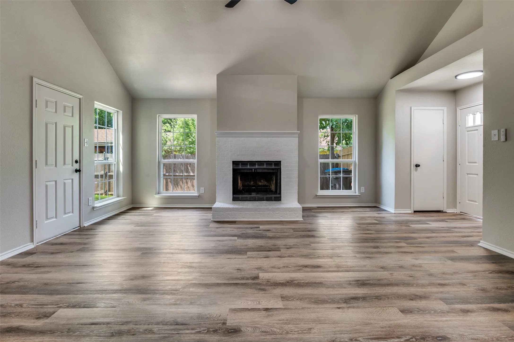 Single Family Residence For Sale in Tarrant County , 7164 Fire Hill Drive, Fort Worth, Texas 76137, 3 Bedroom, 2 Bathroom, 2 Garage spaces, 1,095 Sqft, built in 1985, mls#21254254, Real Estate Agent in Fort Worth, Homes For Sale in Tarrant county, Homes For Sale in Fort Worth, Realtor in Fort Worth Texas, Real Estate Brokerage Independent Realty Texas, Luminita Cordes Realtor