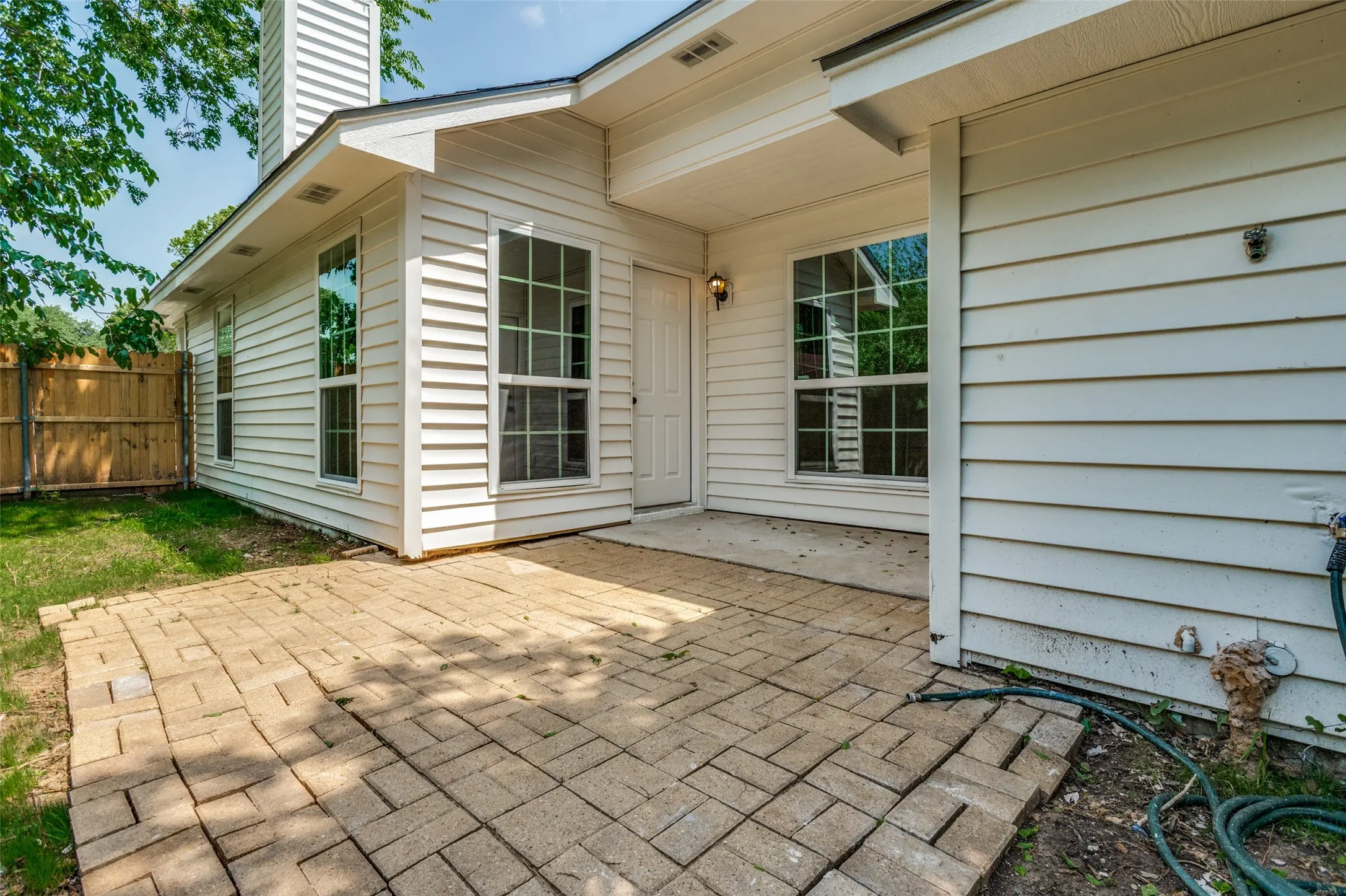 Single Family Residence For Sale in Tarrant County , 7164 Fire Hill Drive, Fort Worth, Texas 76137, 3 Bedroom, 2 Bathroom, 2 Garage spaces, 1,095 Sqft, built in 1985, mls#21254254, Real Estate Agent in Fort Worth, Homes For Sale in Tarrant county, Homes For Sale in Fort Worth, Realtor in Fort Worth Texas, Real Estate Brokerage Independent Realty Texas, Luminita Cordes Realtor