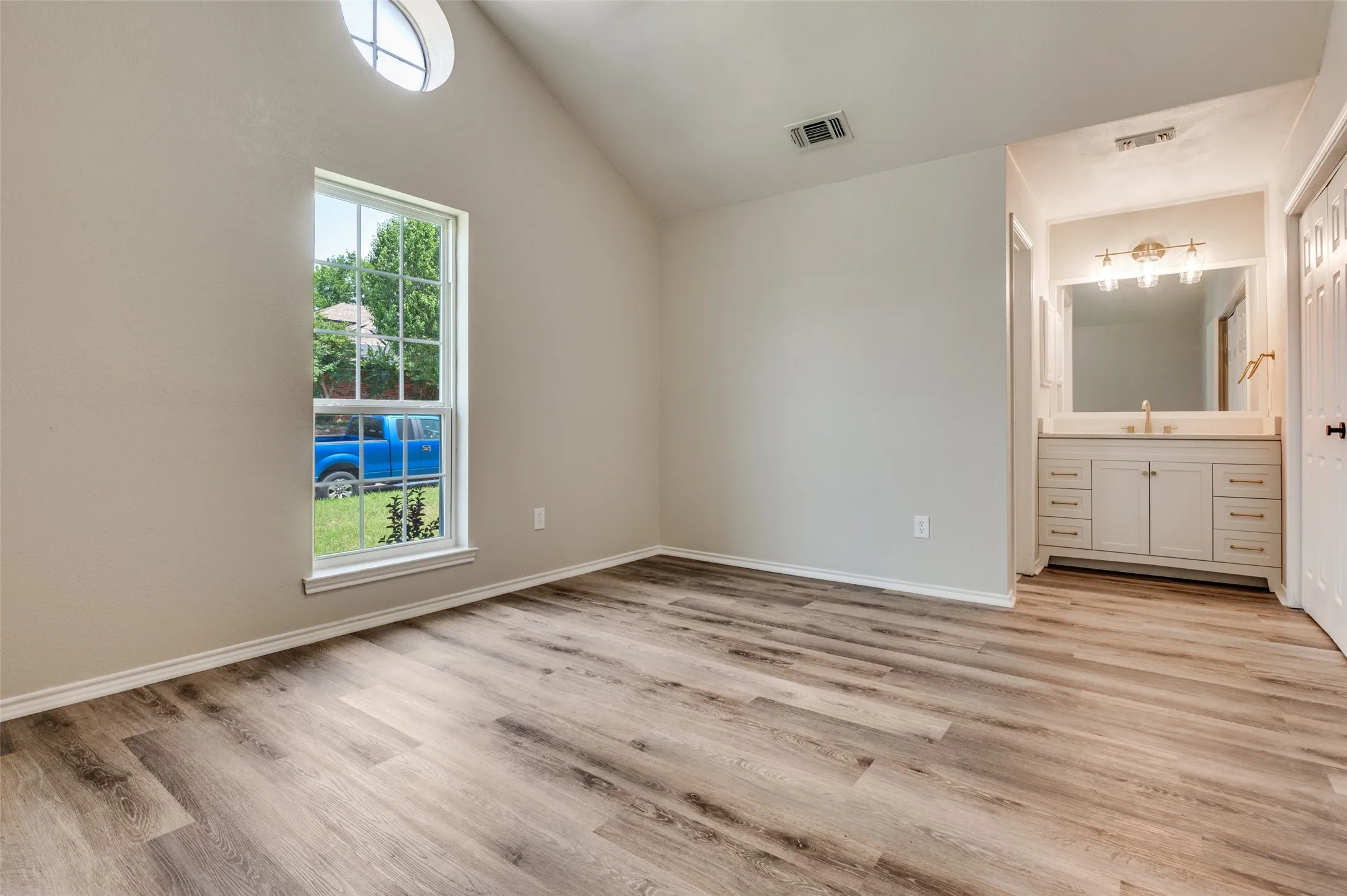 Single Family Residence For Sale in Tarrant County , 7164 Fire Hill Drive, Fort Worth, Texas 76137, 3 Bedroom, 2 Bathroom, 2 Garage spaces, 1,095 Sqft, built in 1985, mls#21254254, Real Estate Agent in Fort Worth, Homes For Sale in Tarrant county, Homes For Sale in Fort Worth, Realtor in Fort Worth Texas, Real Estate Brokerage Independent Realty Texas, Luminita Cordes Realtor