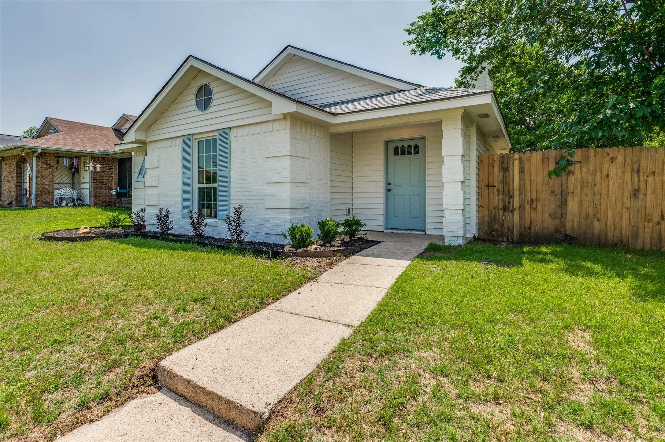 Single Family Residence For Sale in Tarrant County , 7164 Fire Hill Drive, Fort Worth, Texas 76137, 3 Bedroom, 2 Bathroom, 2 Garage spaces, 1,095 Sqft, built in 1985, mls#21254254, Real Estate Agent in Fort Worth, Homes For Sale in Tarrant county, Homes For Sale in Fort Worth, Realtor in Fort Worth Texas, Real Estate Brokerage Independent Realty Texas, Luminita Cordes Realtor