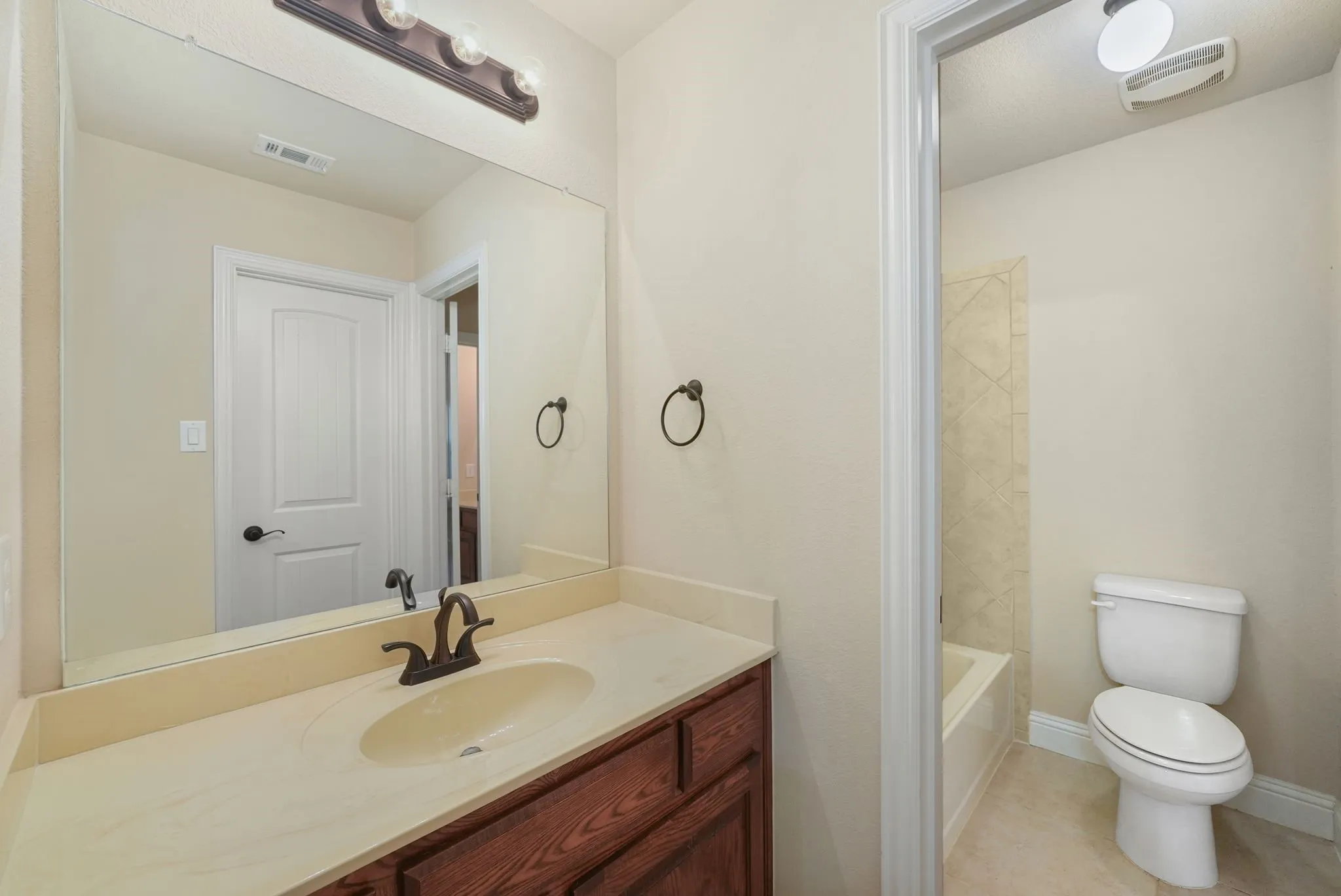 Single Family Residence For Sale in Collin County , 12533 Tyler Drive, Frisco, Texas 75035, 5 Bedroom, 4 Bathroom, 2 Garage spaces, 4,231 Sqft, built in 2013, Preowned, mls#21252228, Real Estate Agent in Frisco, Homes For Sale in Collin county, Homes For Sale in Frisco, Realtor in Frisco Texas, Real Estate Brokerage Independent Realty Texas, Luminita Cordes Realtor