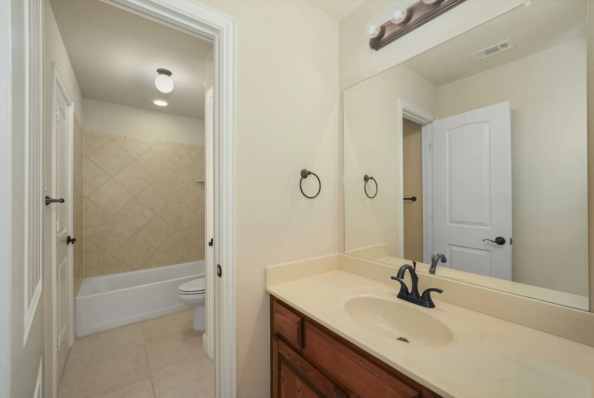 Single Family Residence For Sale in Collin County , 12533 Tyler Drive, Frisco, Texas 75035, 5 Bedroom, 4 Bathroom, 2 Garage spaces, 4,231 Sqft, built in 2013, Preowned, mls#21252228, Real Estate Agent in Frisco, Homes For Sale in Collin county, Homes For Sale in Frisco, Realtor in Frisco Texas, Real Estate Brokerage Independent Realty Texas, Luminita Cordes Realtor
