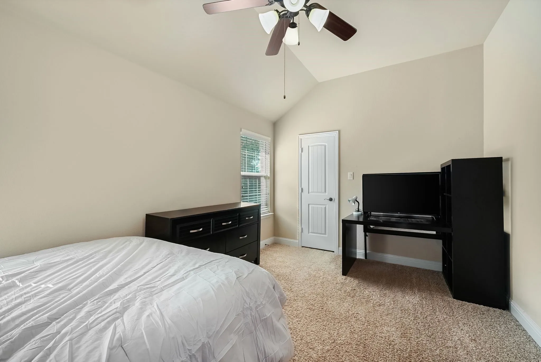 Single Family Residence For Sale in Collin County , 12533 Tyler Drive, Frisco, Texas 75035, 5 Bedroom, 4 Bathroom, 2 Garage spaces, 4,231 Sqft, built in 2013, Preowned, mls#21252228, Real Estate Agent in Frisco, Homes For Sale in Collin county, Homes For Sale in Frisco, Realtor in Frisco Texas, Real Estate Brokerage Independent Realty Texas, Luminita Cordes Realtor