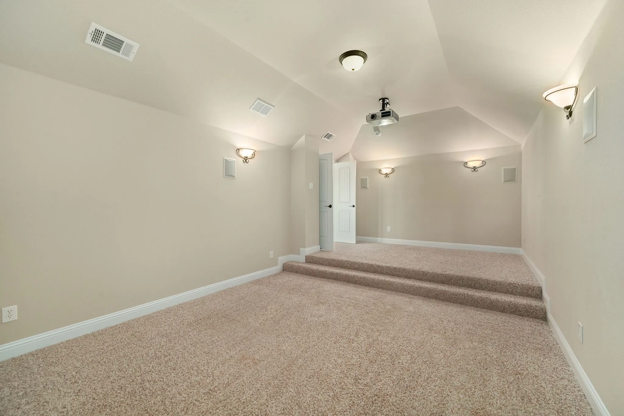 Single Family Residence For Sale in Collin County , 12533 Tyler Drive, Frisco, Texas 75035, 5 Bedroom, 4 Bathroom, 2 Garage spaces, 4,231 Sqft, built in 2013, Preowned, mls#21252228, Real Estate Agent in Frisco, Homes For Sale in Collin county, Homes For Sale in Frisco, Realtor in Frisco Texas, Real Estate Brokerage Independent Realty Texas, Luminita Cordes Realtor