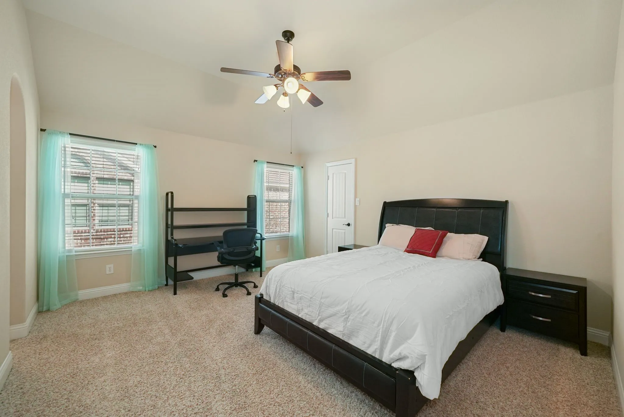 Single Family Residence For Sale in Collin County , 12533 Tyler Drive, Frisco, Texas 75035, 5 Bedroom, 4 Bathroom, 2 Garage spaces, 4,231 Sqft, built in 2013, Preowned, mls#21252228, Real Estate Agent in Frisco, Homes For Sale in Collin county, Homes For Sale in Frisco, Realtor in Frisco Texas, Real Estate Brokerage Independent Realty Texas, Luminita Cordes Realtor