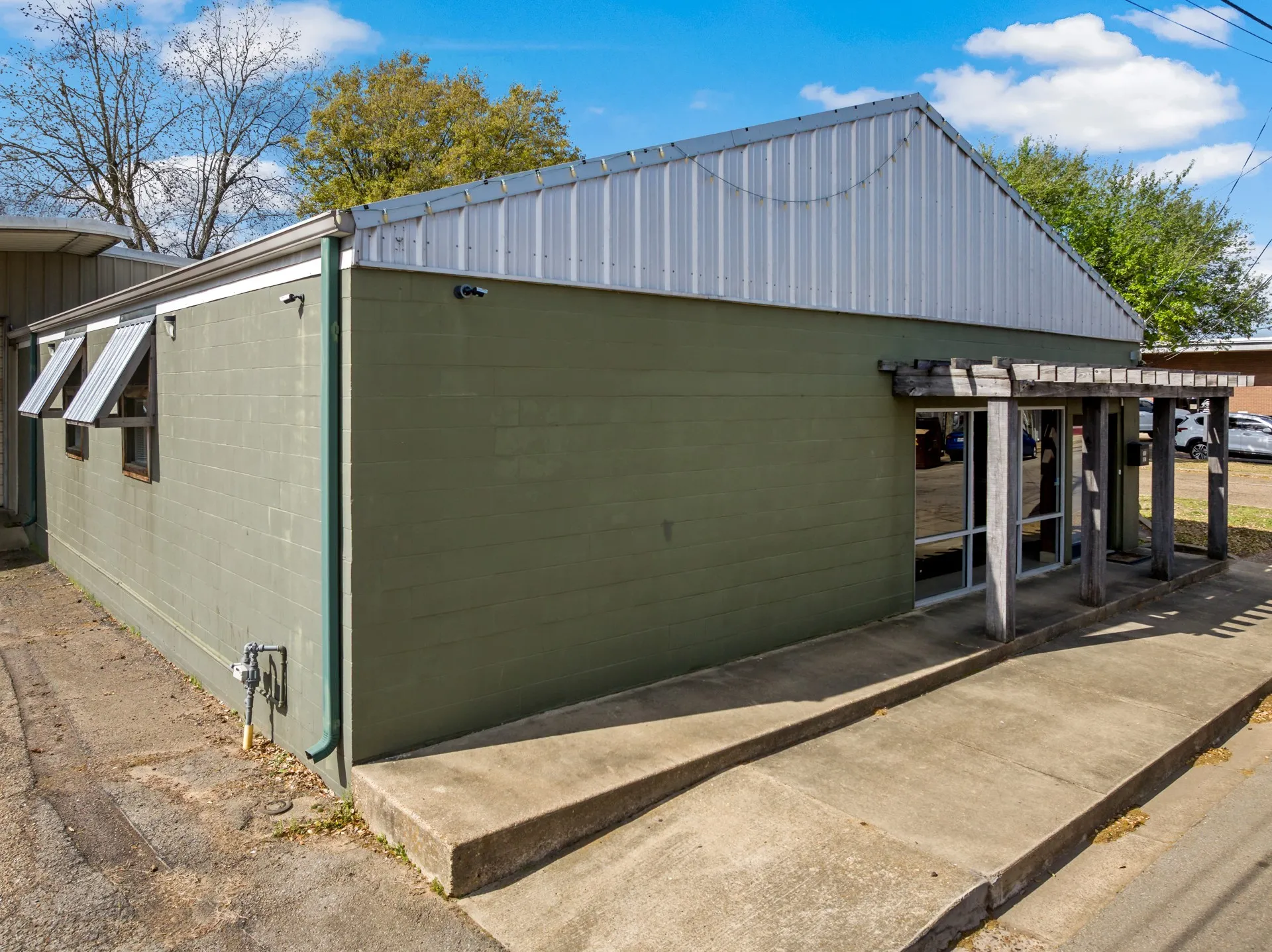 Warehouse For Sale in Camp County , 141 E Marshall, Pittsburg, Texas 75686, 0, 0, Garage spaces, 0 Sqft, built in 0, Preowned, mls#21254861, Real Estate Agent in Pittsburg, Homes For Sale in Camp county, Homes For Sale in Pittsburg, Realtor in Pittsburg Texas, Real Estate Brokerage Independent Realty Texas, Luminita Cordes Realtor