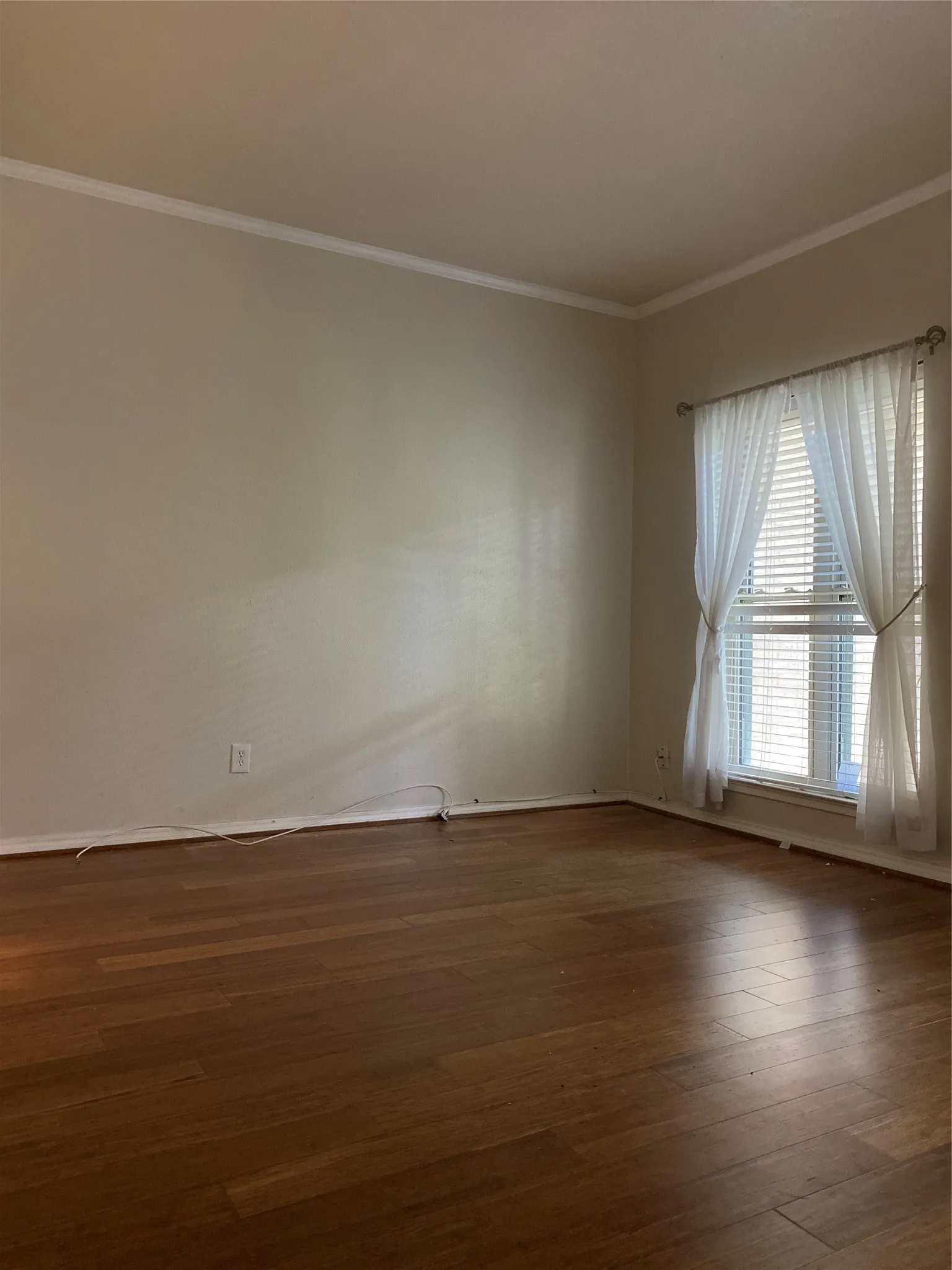 Wood-finish flooring with crown molding