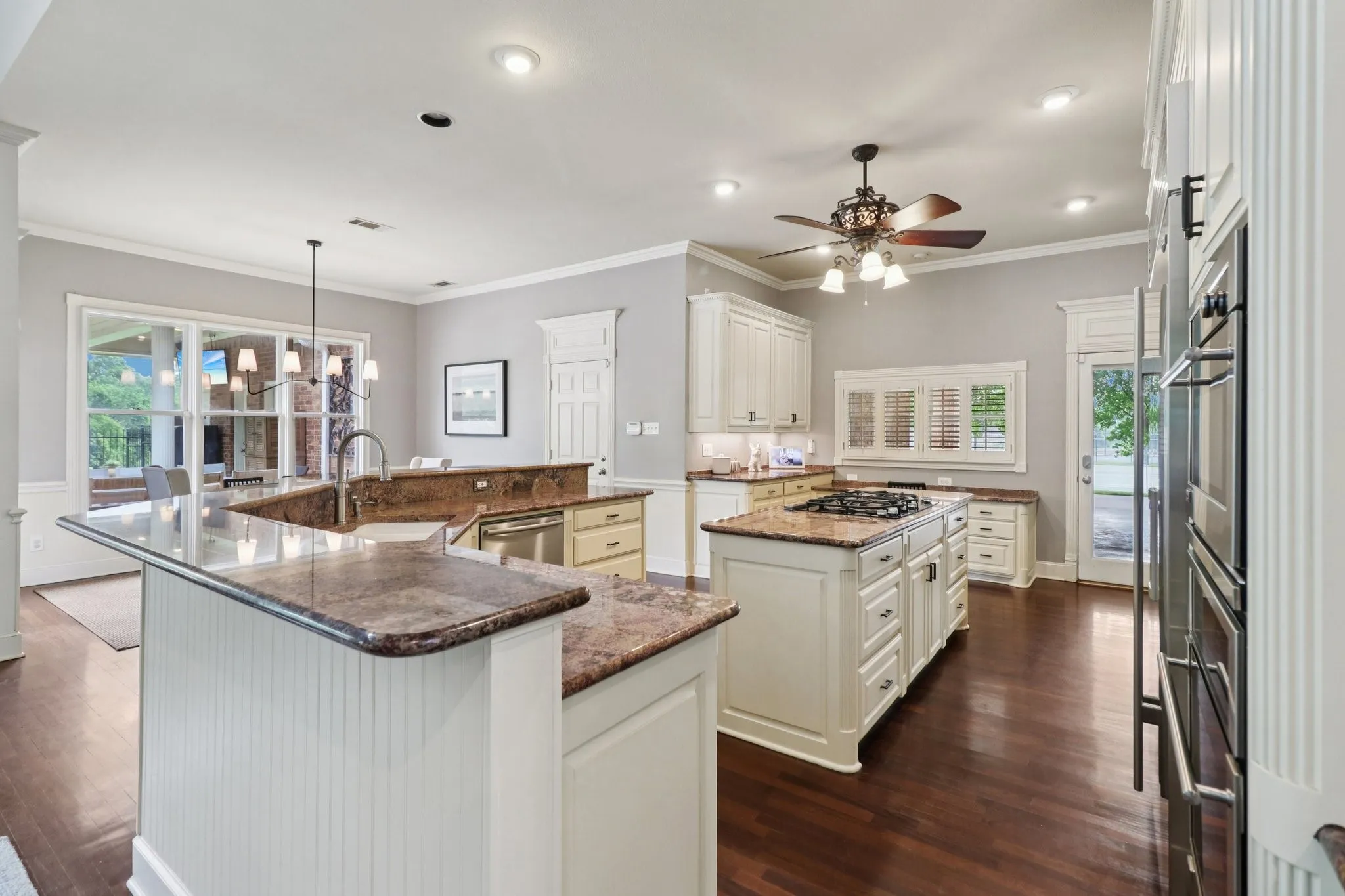 Single Family Residence For Sale in Tarrant County , 3109 Shadow Drive W, Arlington, Texas 76006, 4 Bedroom, 5 Bathroom, 3 Garage spaces, 5,160 Sqft, built in 1991, mls#21253800, Real Estate Agent in Arlington, Homes For Sale in Tarrant county, Homes For Sale in Arlington, Realtor in Arlington Texas, Real Estate Brokerage Independent Realty Texas, Luminita Cordes Realtor
