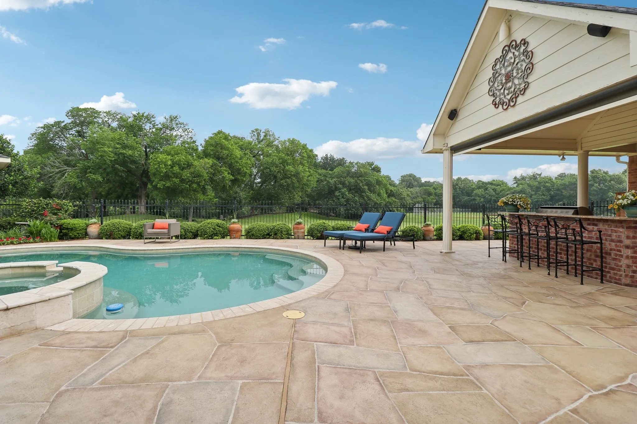 Single Family Residence For Sale in Tarrant County , 3109 Shadow Drive W, Arlington, Texas 76006, 4 Bedroom, 5 Bathroom, 3 Garage spaces, 5,160 Sqft, built in 1991, mls#21253800, Real Estate Agent in Arlington, Homes For Sale in Tarrant county, Homes For Sale in Arlington, Realtor in Arlington Texas, Real Estate Brokerage Independent Realty Texas, Luminita Cordes Realtor