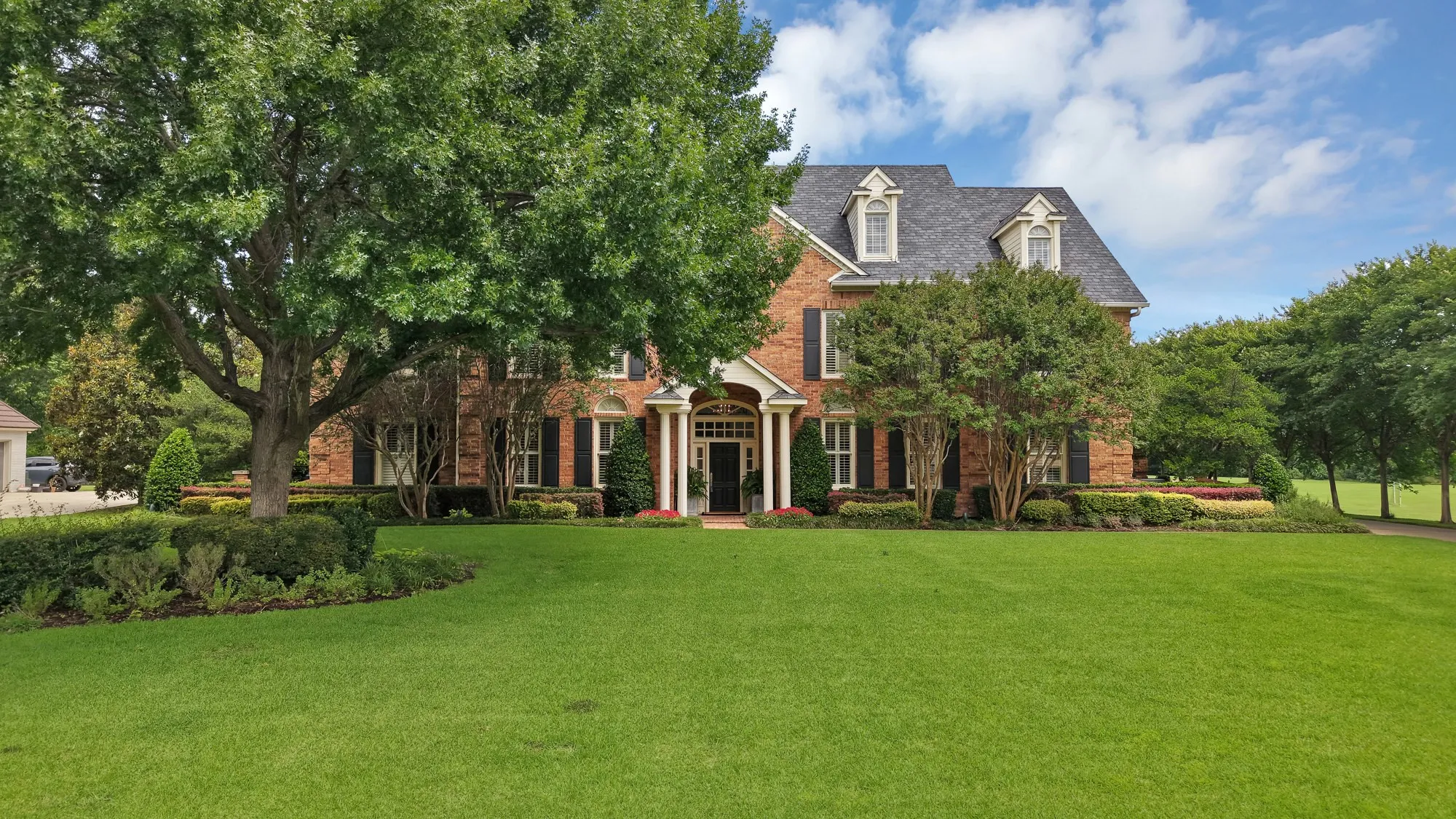 Single Family Residence For Sale in Tarrant County , 3109 Shadow Drive W, Arlington, Texas 76006, 4 Bedroom, 5 Bathroom, 3 Garage spaces, 5,160 Sqft, built in 1991, mls#21253800, Real Estate Agent in Arlington, Homes For Sale in Tarrant county, Homes For Sale in Arlington, Realtor in Arlington Texas, Real Estate Brokerage Independent Realty Texas, Luminita Cordes Realtor