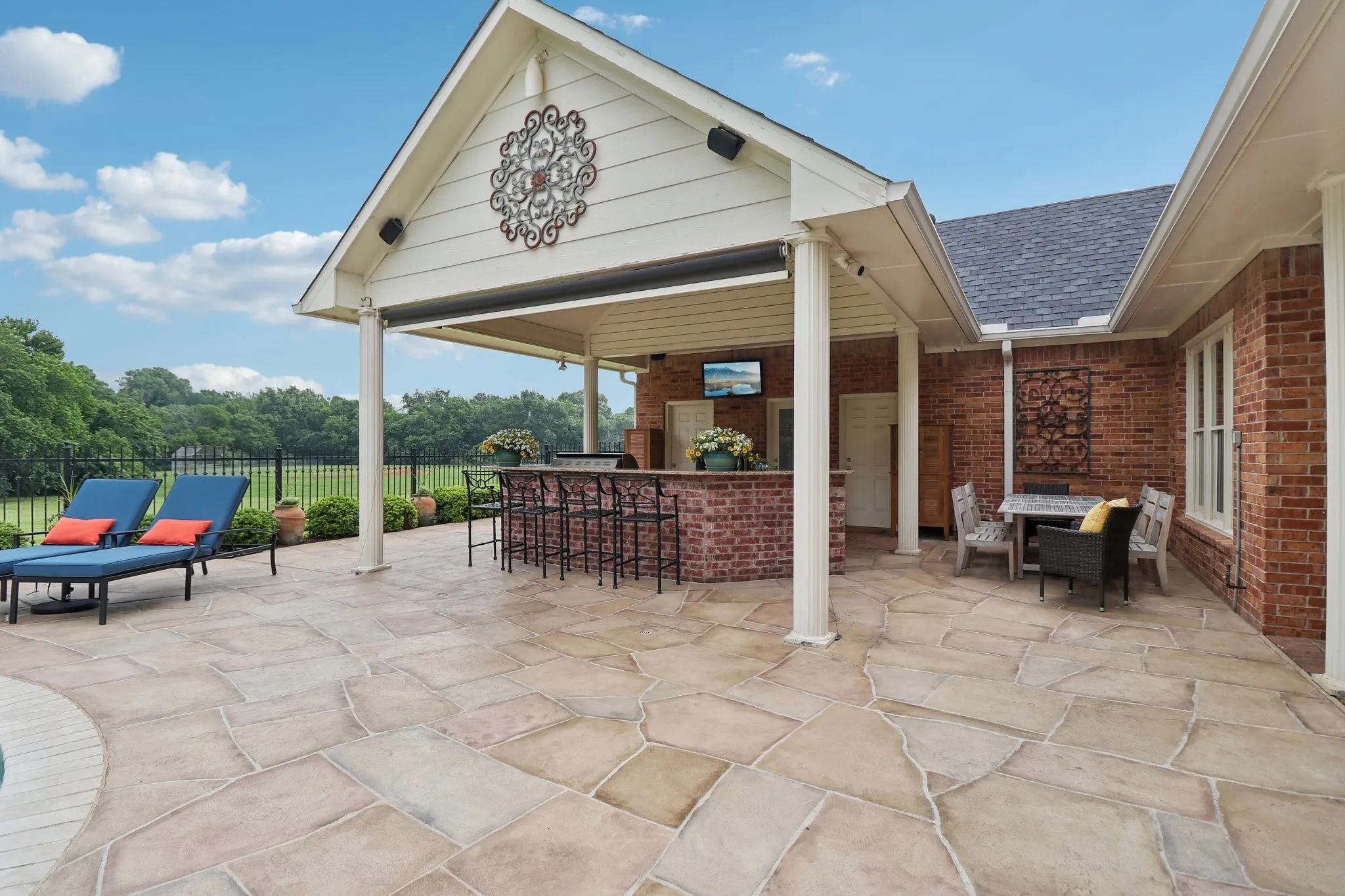 Single Family Residence For Sale in Tarrant County , 3109 Shadow Drive W, Arlington, Texas 76006, 4 Bedroom, 5 Bathroom, 3 Garage spaces, 5,160 Sqft, built in 1991, mls#21253800, Real Estate Agent in Arlington, Homes For Sale in Tarrant county, Homes For Sale in Arlington, Realtor in Arlington Texas, Real Estate Brokerage Independent Realty Texas, Luminita Cordes Realtor