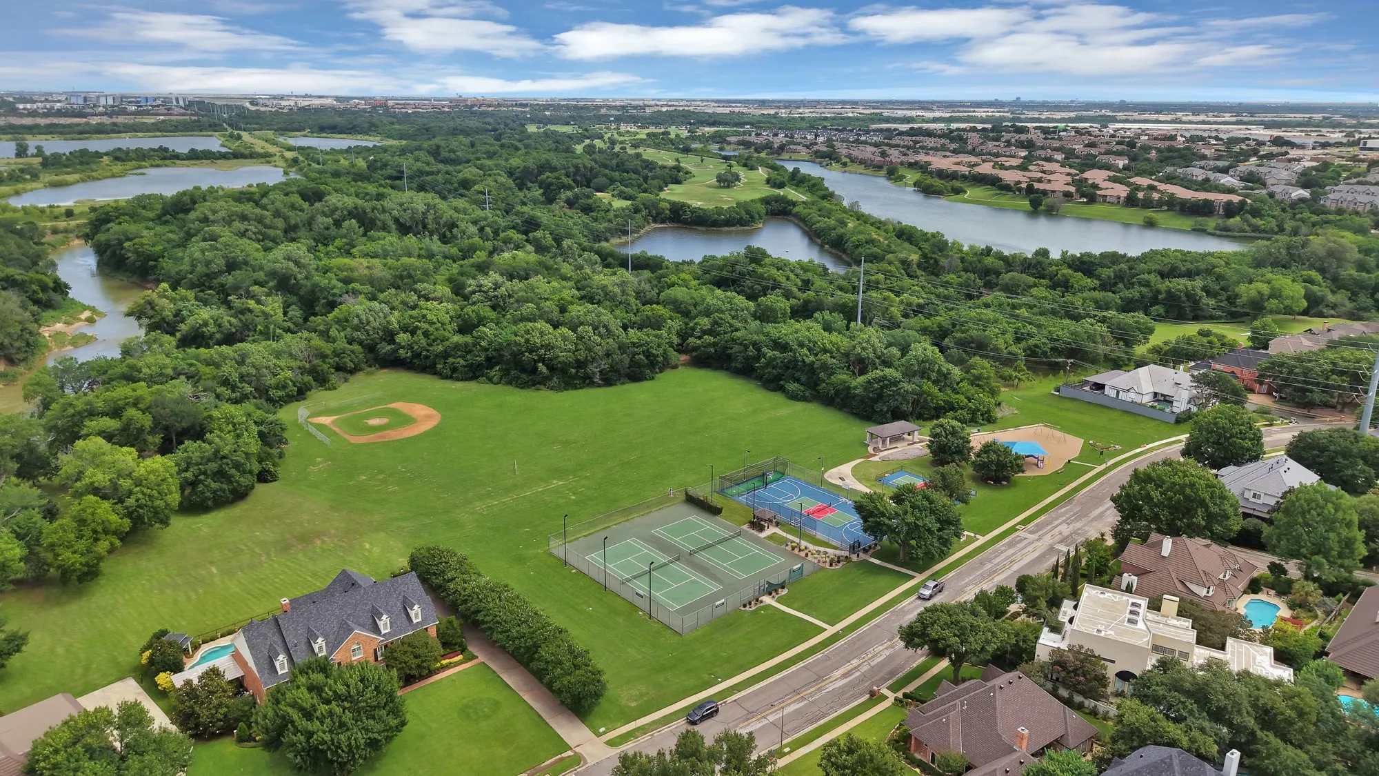 Single Family Residence For Sale in Tarrant County , 3109 Shadow Drive W, Arlington, Texas 76006, 4 Bedroom, 5 Bathroom, 3 Garage spaces, 5,160 Sqft, built in 1991, mls#21253800, Real Estate Agent in Arlington, Homes For Sale in Tarrant county, Homes For Sale in Arlington, Realtor in Arlington Texas, Real Estate Brokerage Independent Realty Texas, Luminita Cordes Realtor