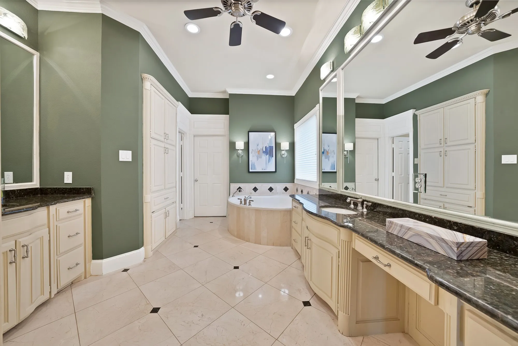 Single Family Residence For Sale in Tarrant County , 3109 Shadow Drive W, Arlington, Texas 76006, 4 Bedroom, 5 Bathroom, 3 Garage spaces, 5,160 Sqft, built in 1991, mls#21253800, Real Estate Agent in Arlington, Homes For Sale in Tarrant county, Homes For Sale in Arlington, Realtor in Arlington Texas, Real Estate Brokerage Independent Realty Texas, Luminita Cordes Realtor