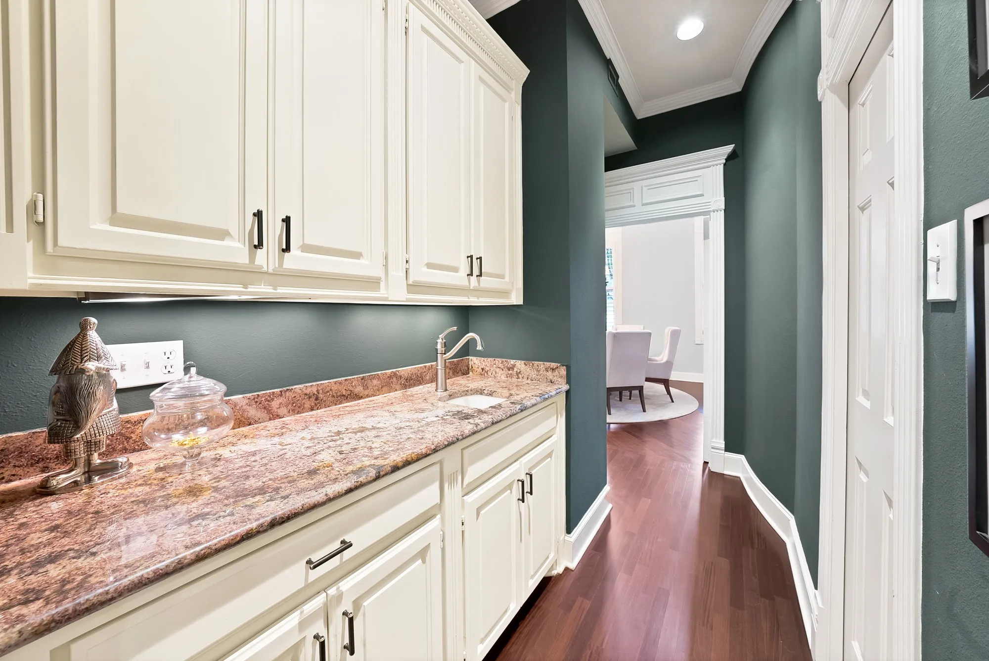 Single Family Residence For Sale in Tarrant County , 3109 Shadow Drive W, Arlington, Texas 76006, 4 Bedroom, 5 Bathroom, 3 Garage spaces, 5,160 Sqft, built in 1991, mls#21253800, Real Estate Agent in Arlington, Homes For Sale in Tarrant county, Homes For Sale in Arlington, Realtor in Arlington Texas, Real Estate Brokerage Independent Realty Texas, Luminita Cordes Realtor