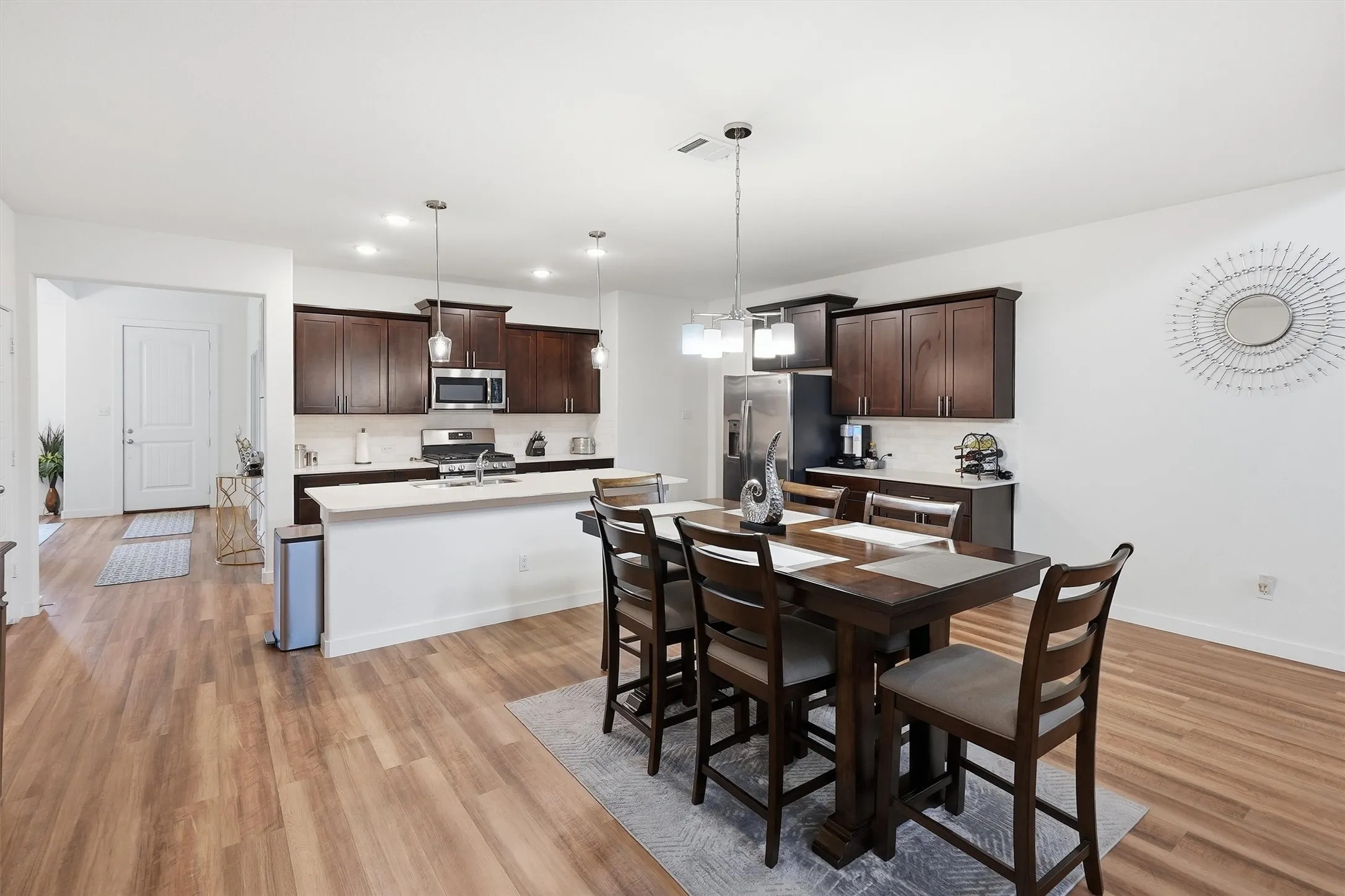 Eat-in Kitchen