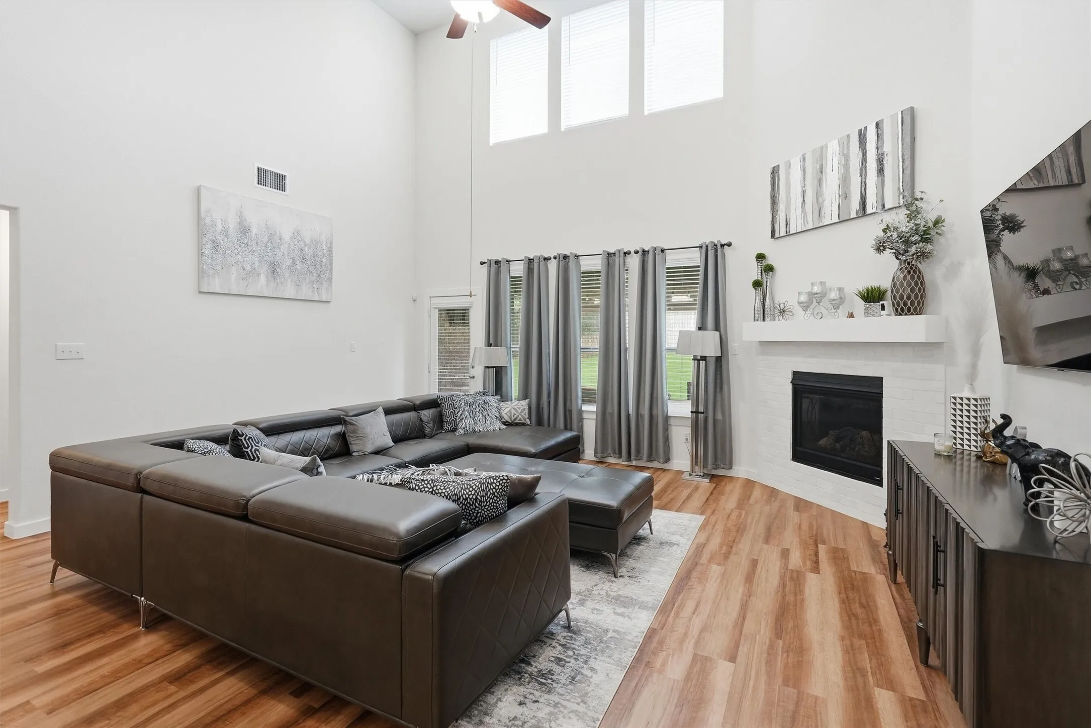 Single Family Residence For Sale in Tarrant County , 2025 Eagle Boulevard, Fort Worth, Texas 76052, 4 Bedroom, 3 Bathroom, 2 Garage spaces, 3,604 Sqft, built in 2019, Preowned, mls#21252455, Real Estate Agent in Fort Worth, Homes For Sale in Tarrant county, Homes For Sale in Fort Worth, Realtor in Fort Worth Texas, Real Estate Brokerage Independent Realty Texas, Luminita Cordes Realtor