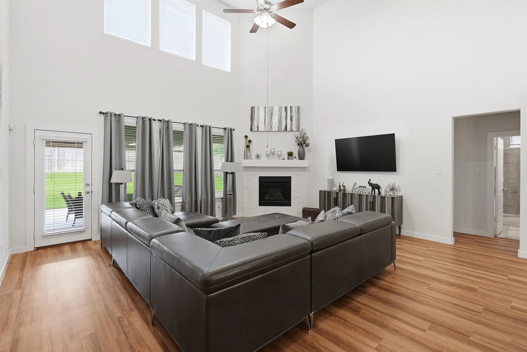 Single Family Residence For Sale in Tarrant County , 2025 Eagle Boulevard, Fort Worth, Texas 76052, 4 Bedroom, 3 Bathroom, 2 Garage spaces, 3,604 Sqft, built in 2019, Preowned, mls#21252455, Real Estate Agent in Fort Worth, Homes For Sale in Tarrant county, Homes For Sale in Fort Worth, Realtor in Fort Worth Texas, Real Estate Brokerage Independent Realty Texas, Luminita Cordes Realtor